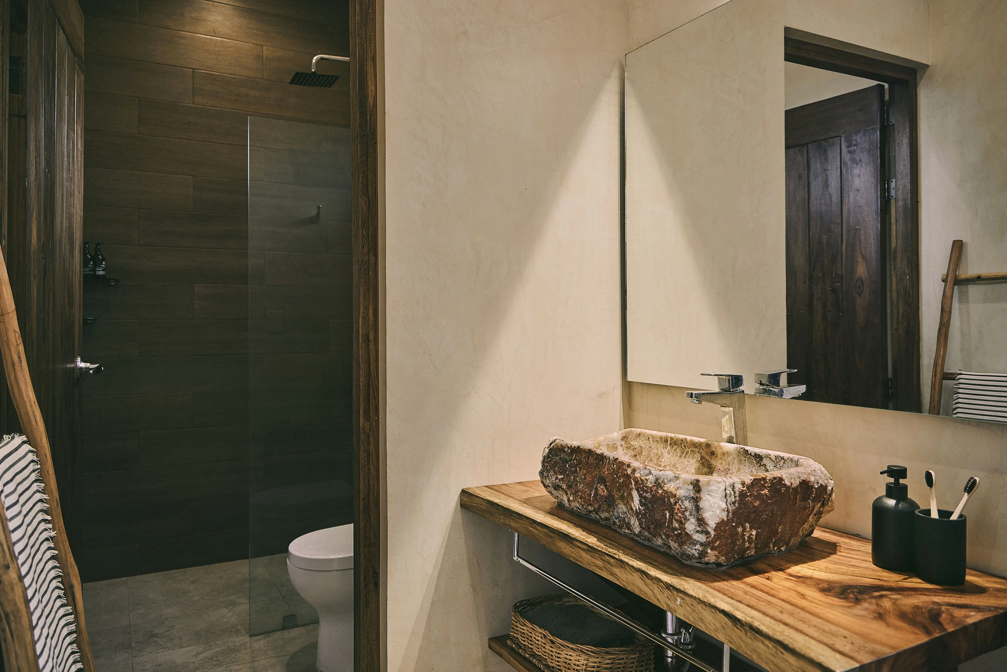 salle de bain maison Tulum décoration contemporaine et naturelle salle de bain maison Tulum décoration contemporaine et naturelle