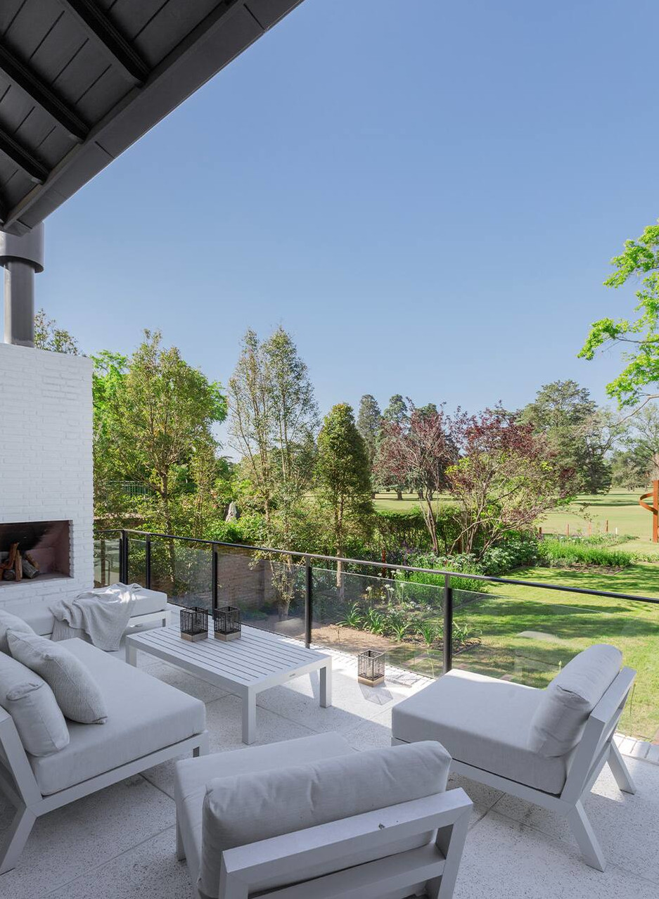 terrasse avec mobilier blanc décoration contemporaine