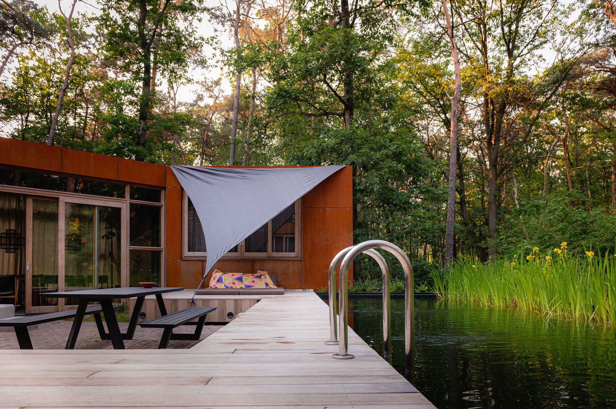 maison contemporaine intérieur bois avec piscine naturelle maison contemporaine intérieur bois avec piscine naturelle