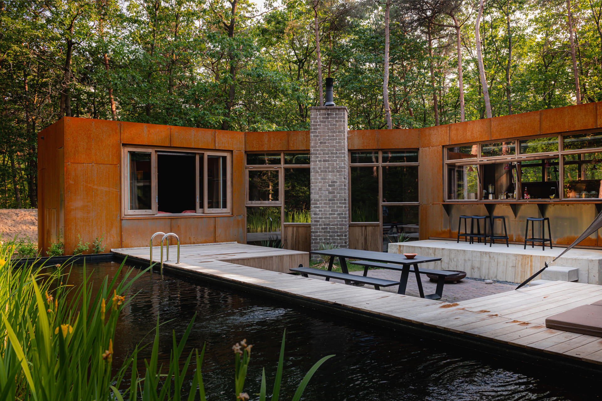 maison contemporaine intérieur bois avec piscine naturelle maison contemporaine intérieur bois avec piscine naturelle