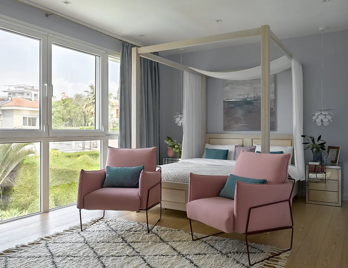 chambre avec lit à baldaquin décoration design et colorée chambre avec lit à baldaquin décoration design et colorée