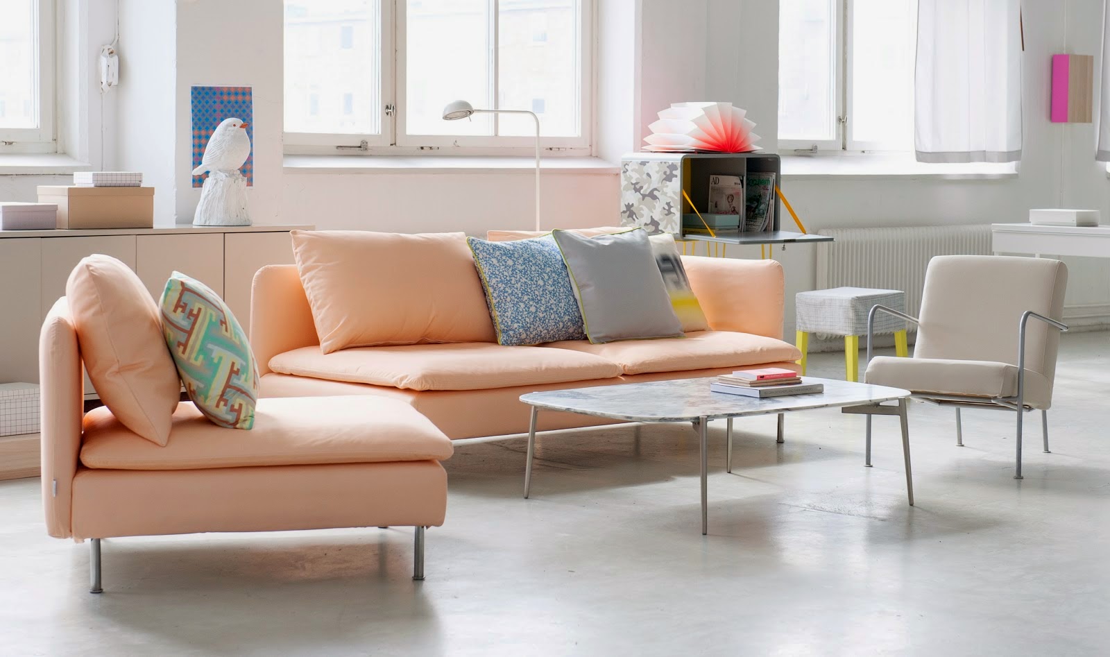 canapé couleur Pantone 2024 Peach Fuzz canapé couleur Pantone 2024 Peach Fuzz