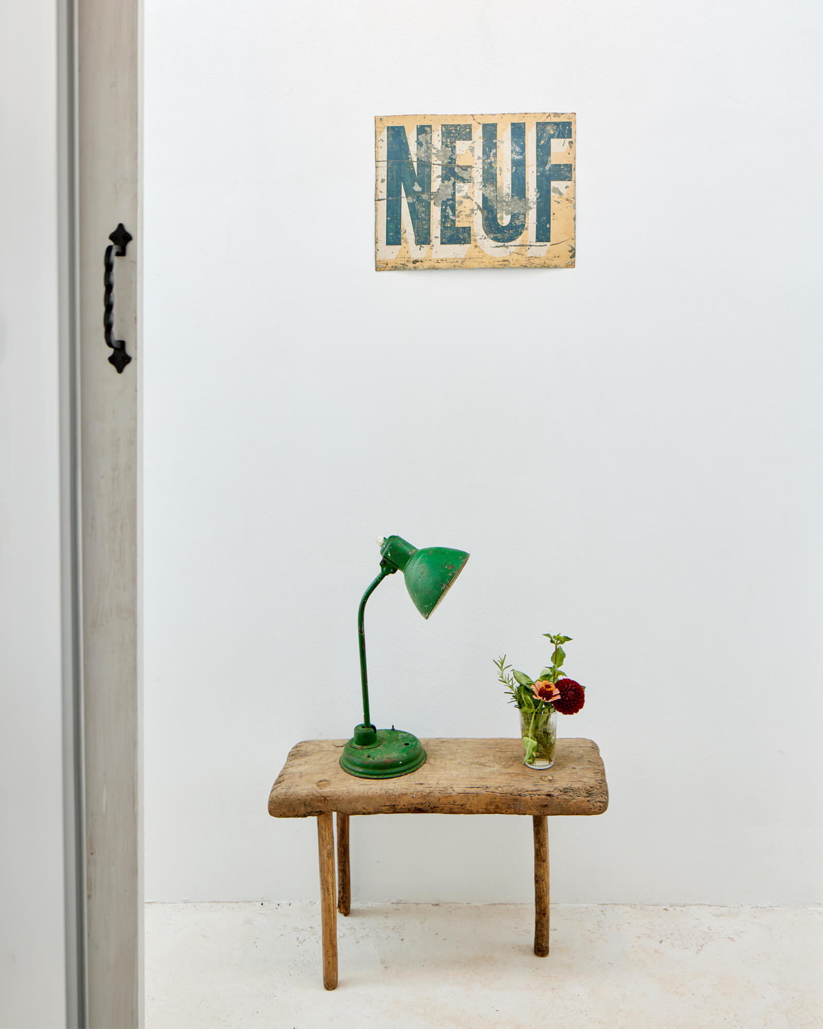 couloir avec petite table couloir avec petite table