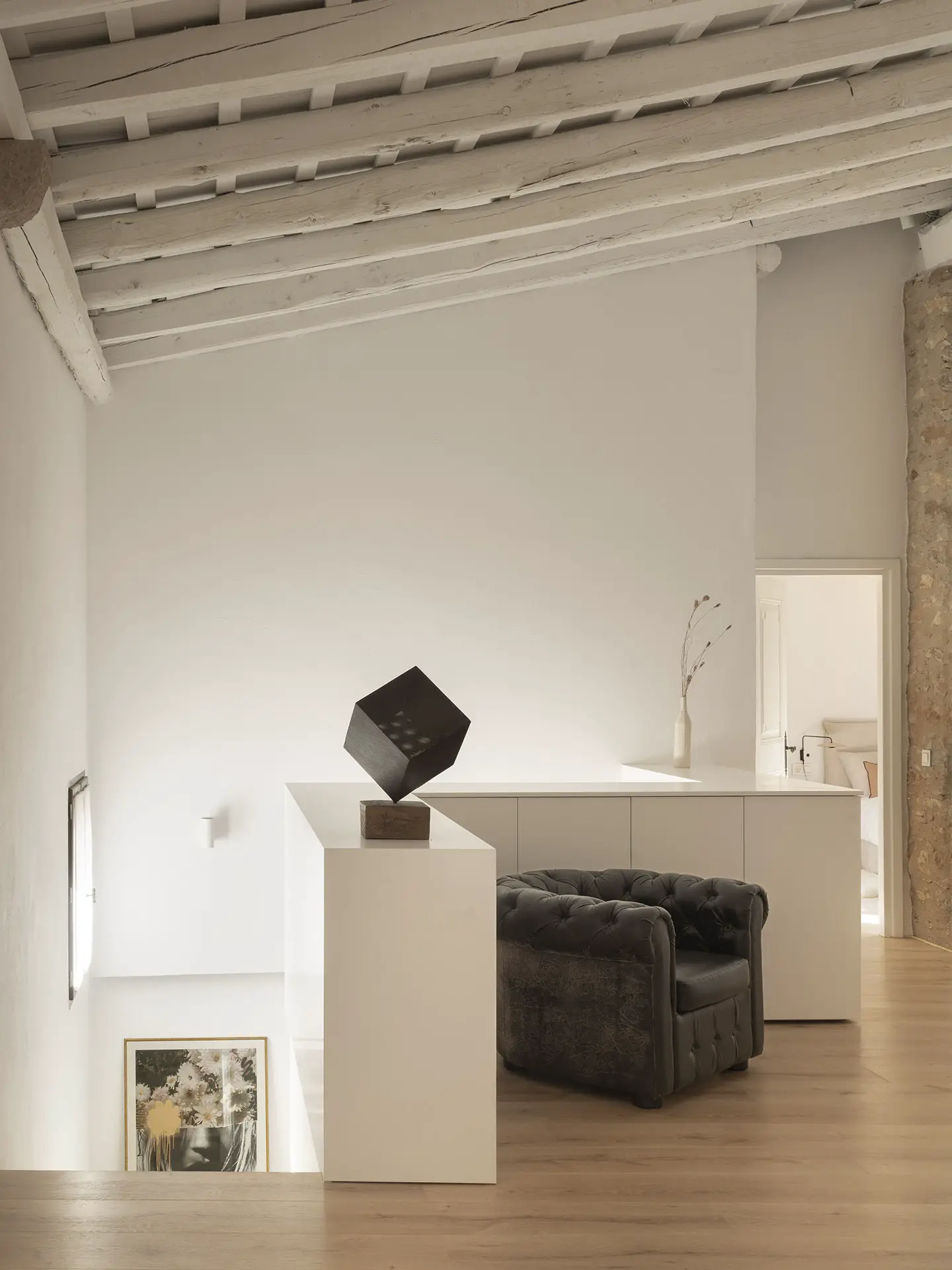 salon maison en pierre ancienne