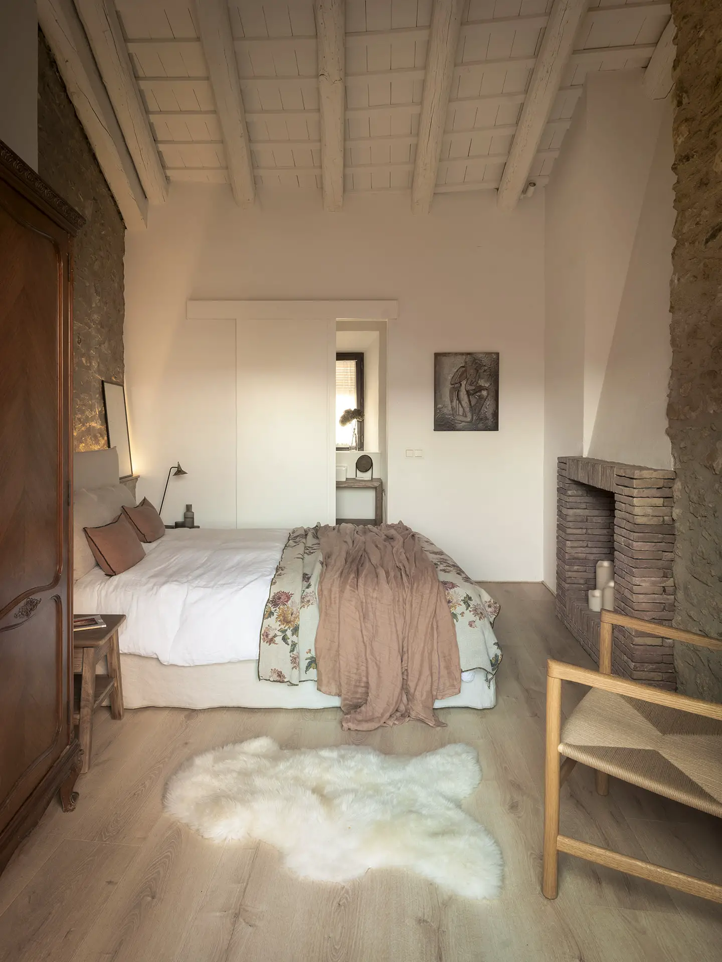 chambre maison en pierre ancienne