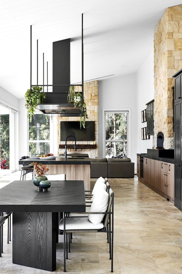 cuisine et salle à manger noire et bois décoration design cuisine et salle à manger noire et bois décoration design