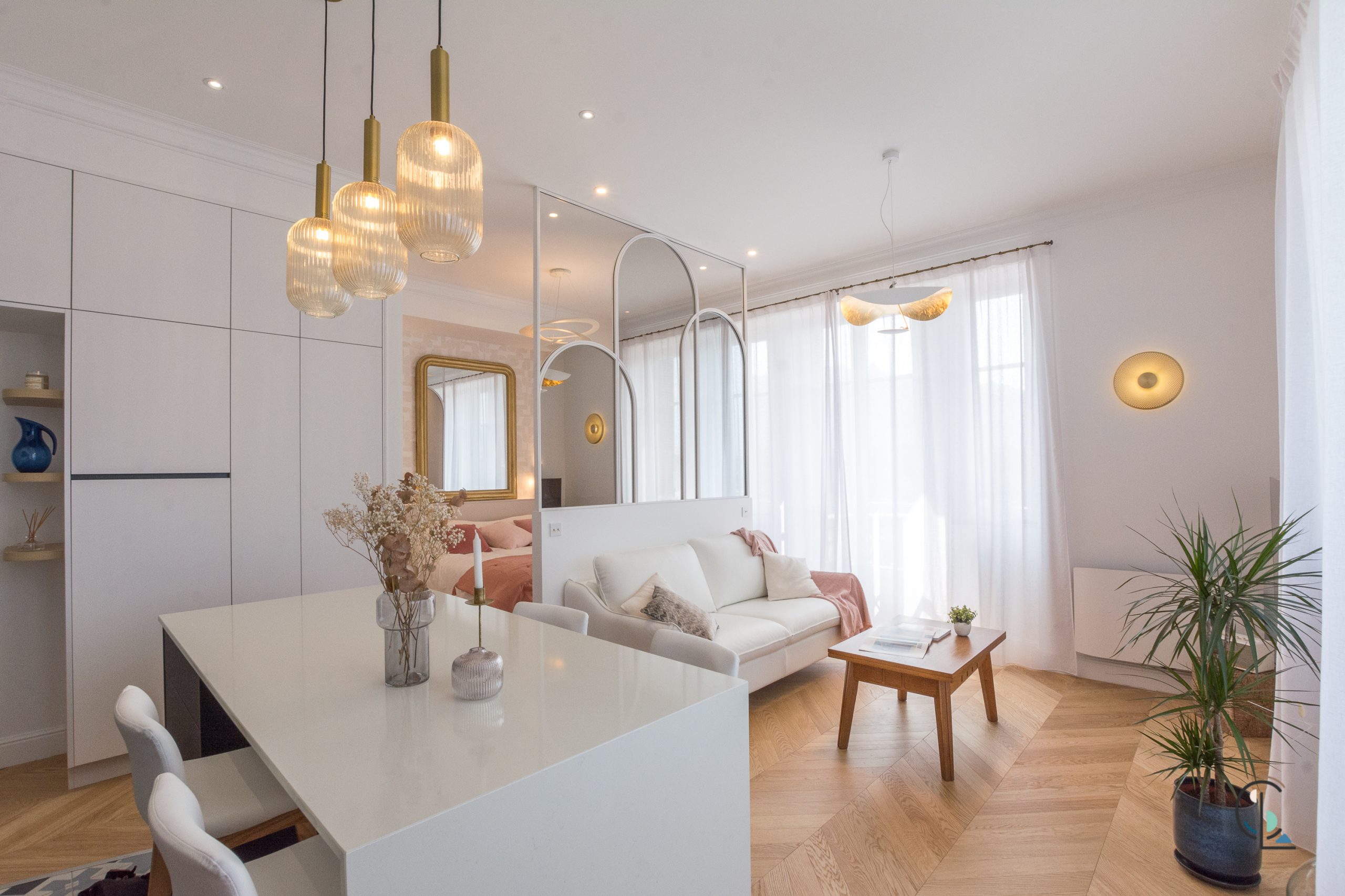 salon et cuisine ouverte studio 42m2 transformé en deux-pièces