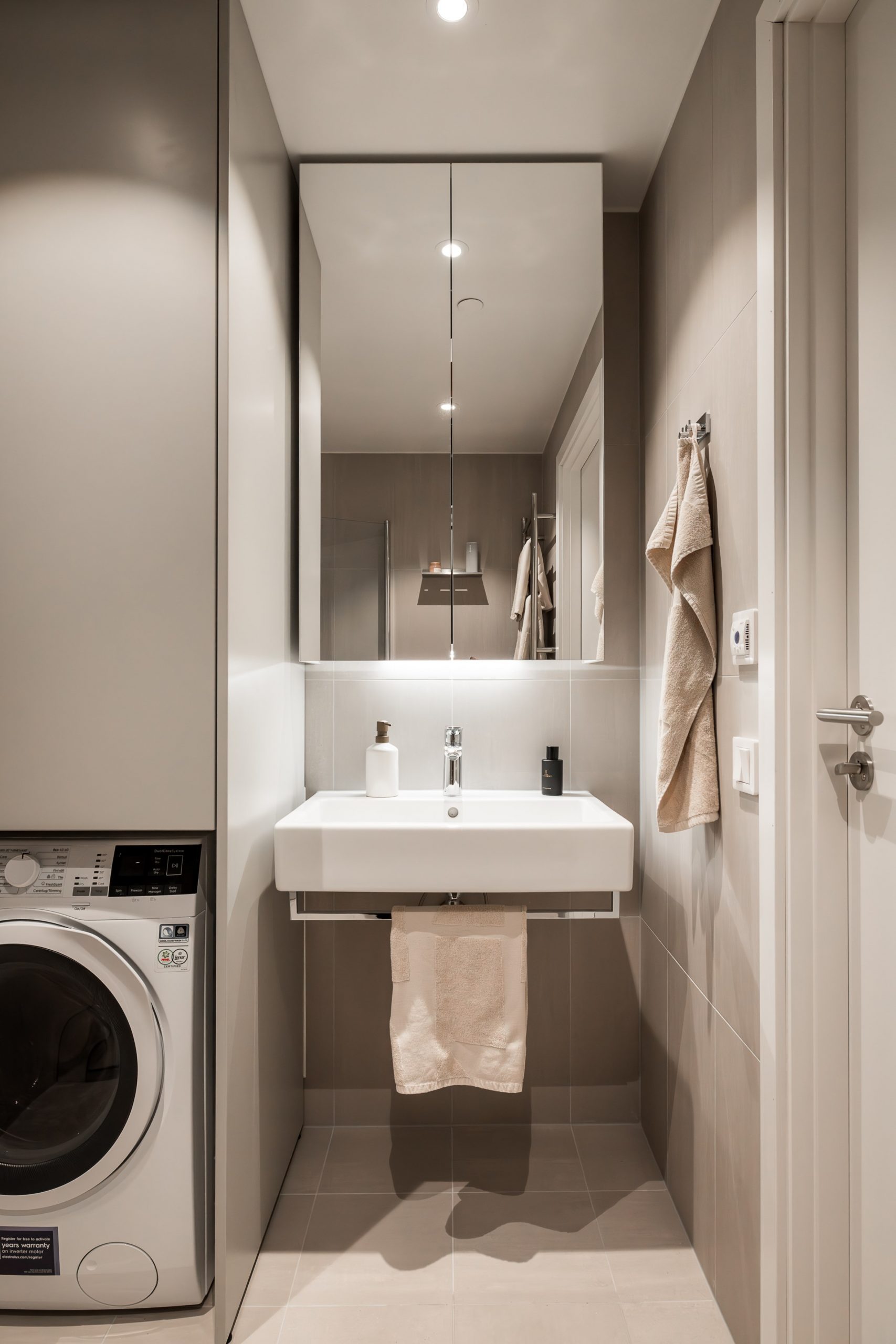 salle de bain grise