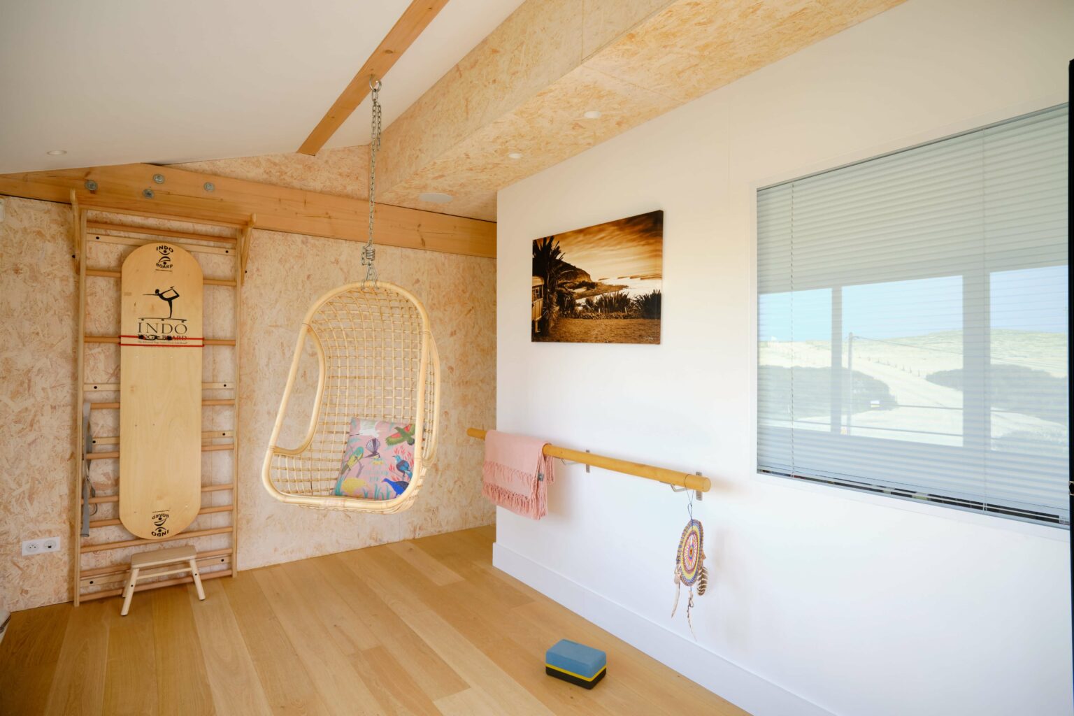 salle de gym décoration contemporaine maison en bois villa Arranca salle de gym décoration contemporaine maison en bois villa Arranca