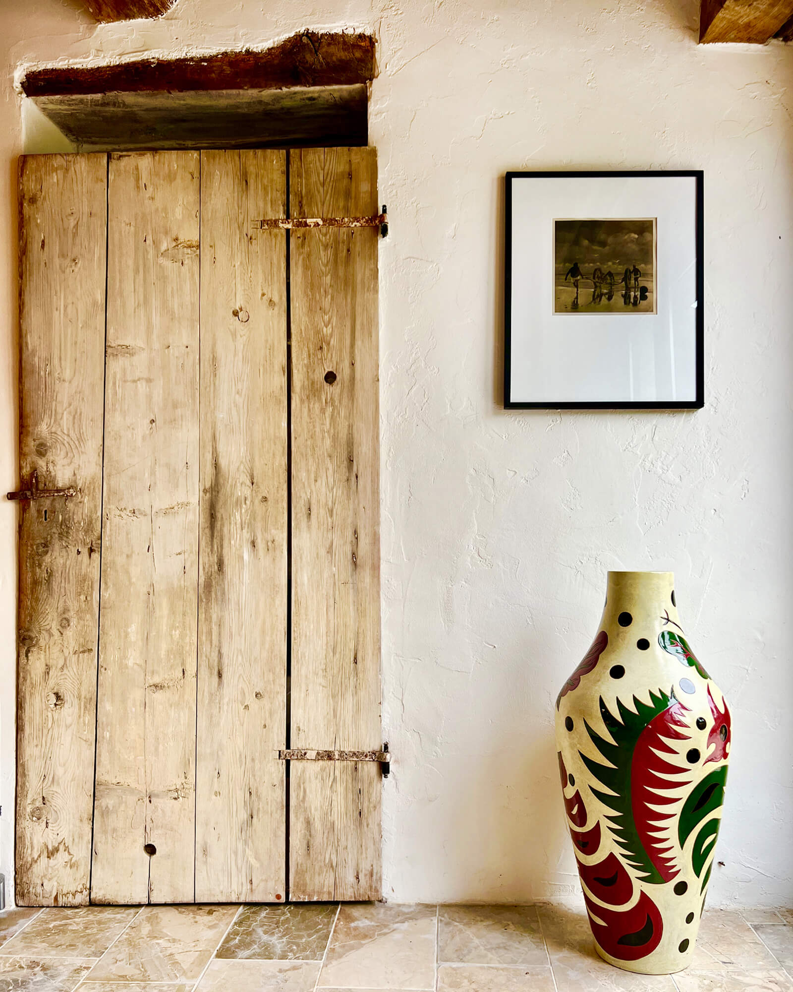 entrée avec porte ancienne bois
