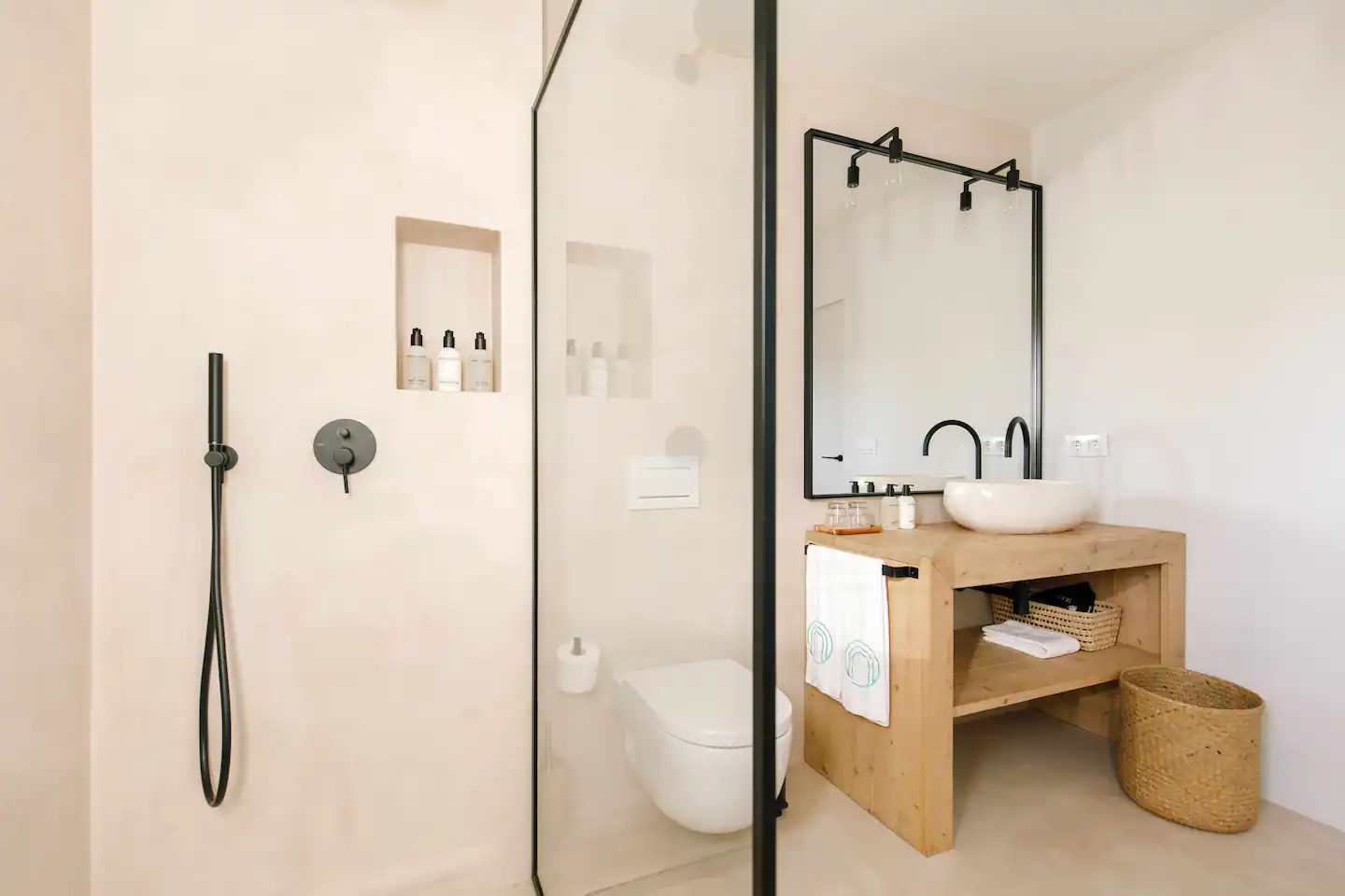 salle de bain moderne bois et enduit The Adelante House salle de bain moderne bois et enduit The Adelante House