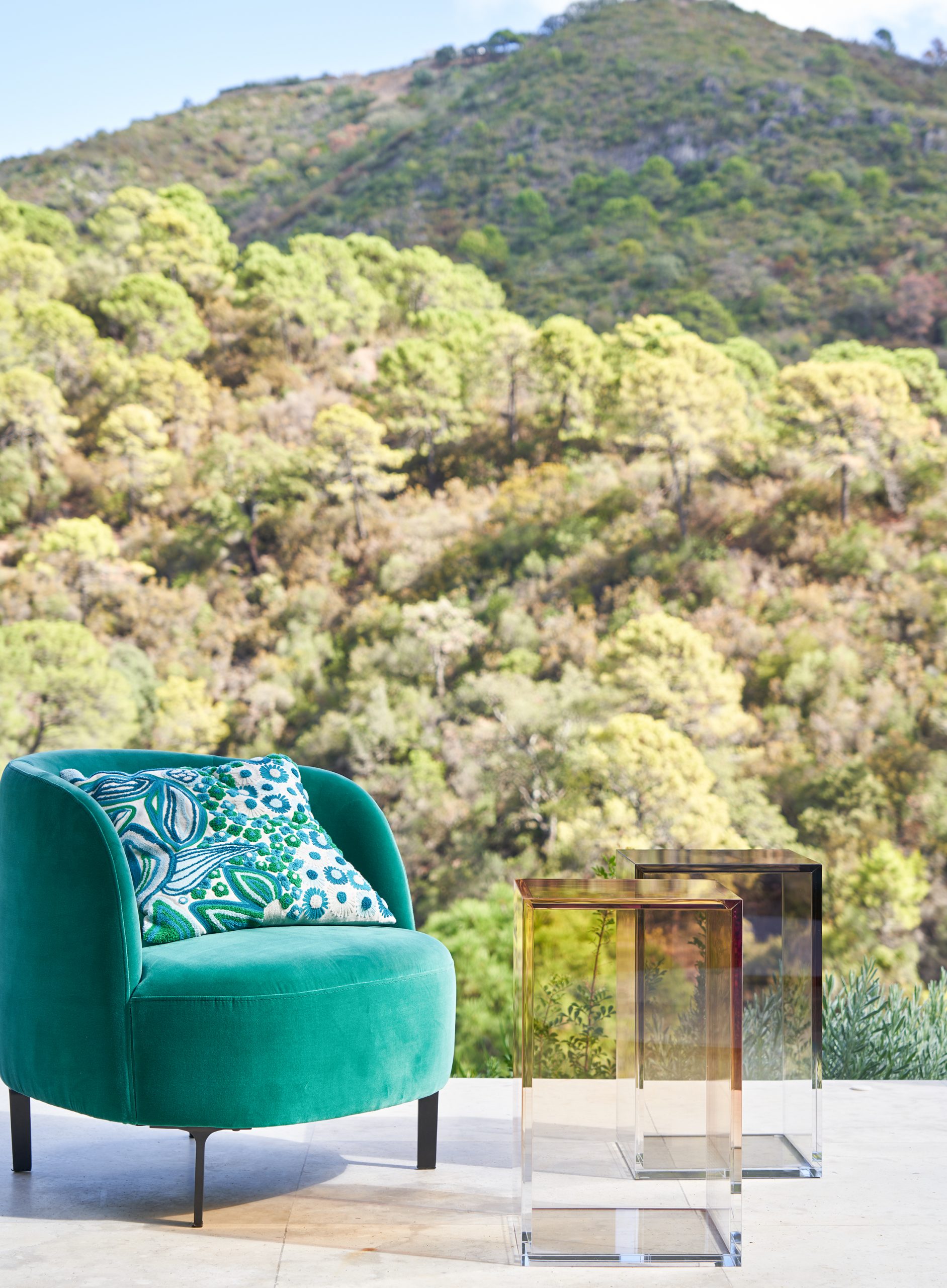 fauteuil velours bleu nouvelle collection AM PM 2024 printemps/été fauteuil velours bleu nouvelle collection AM PM 2024 printemps/été