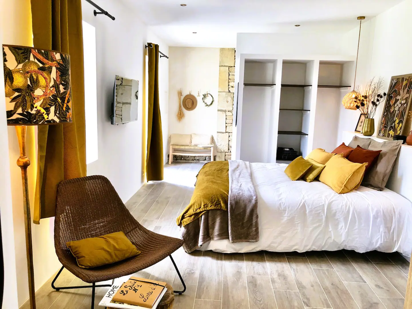 chambre petite maison en pierres sèches Provence façon mini loft