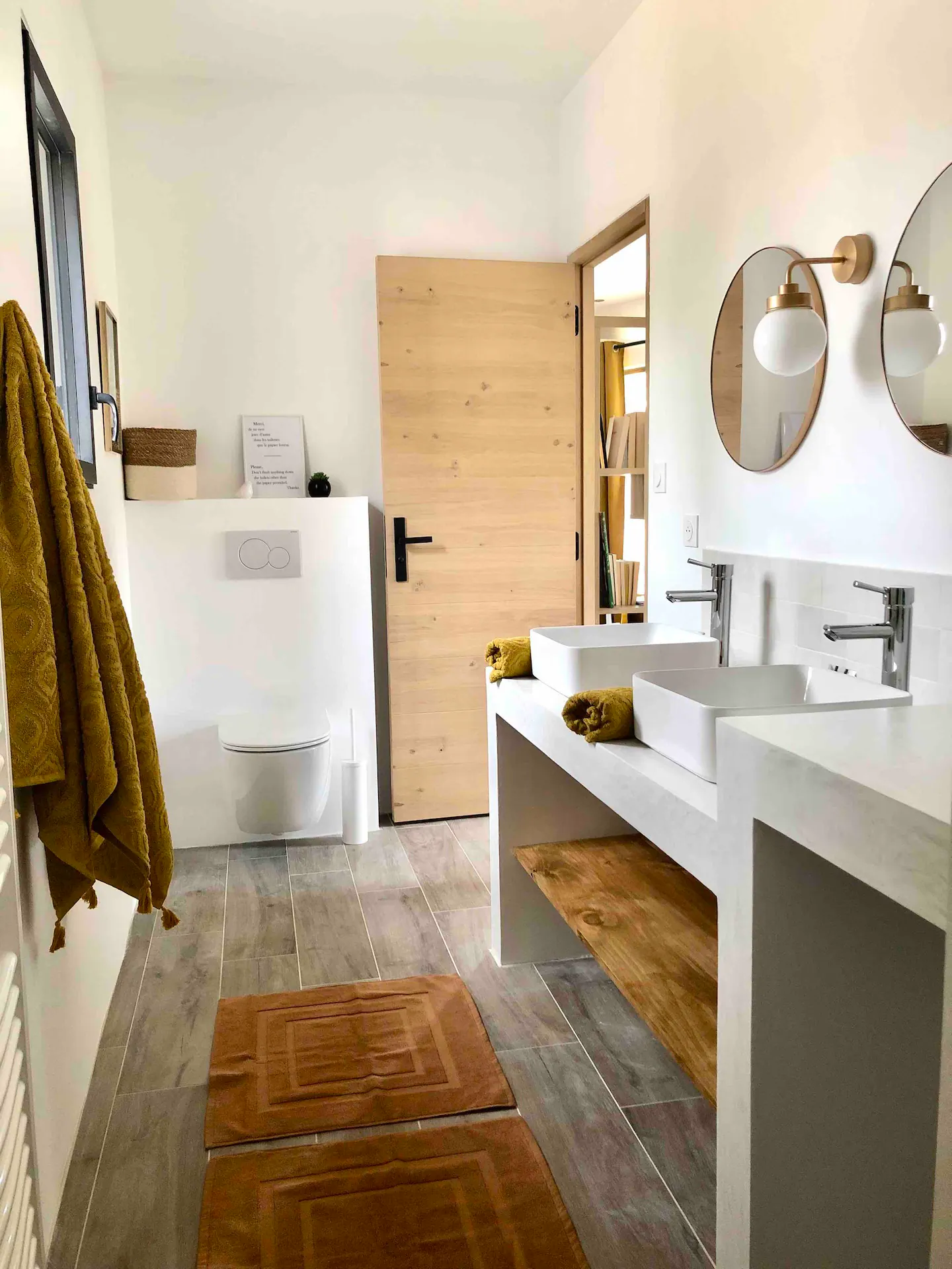 salle de bain bois et béton