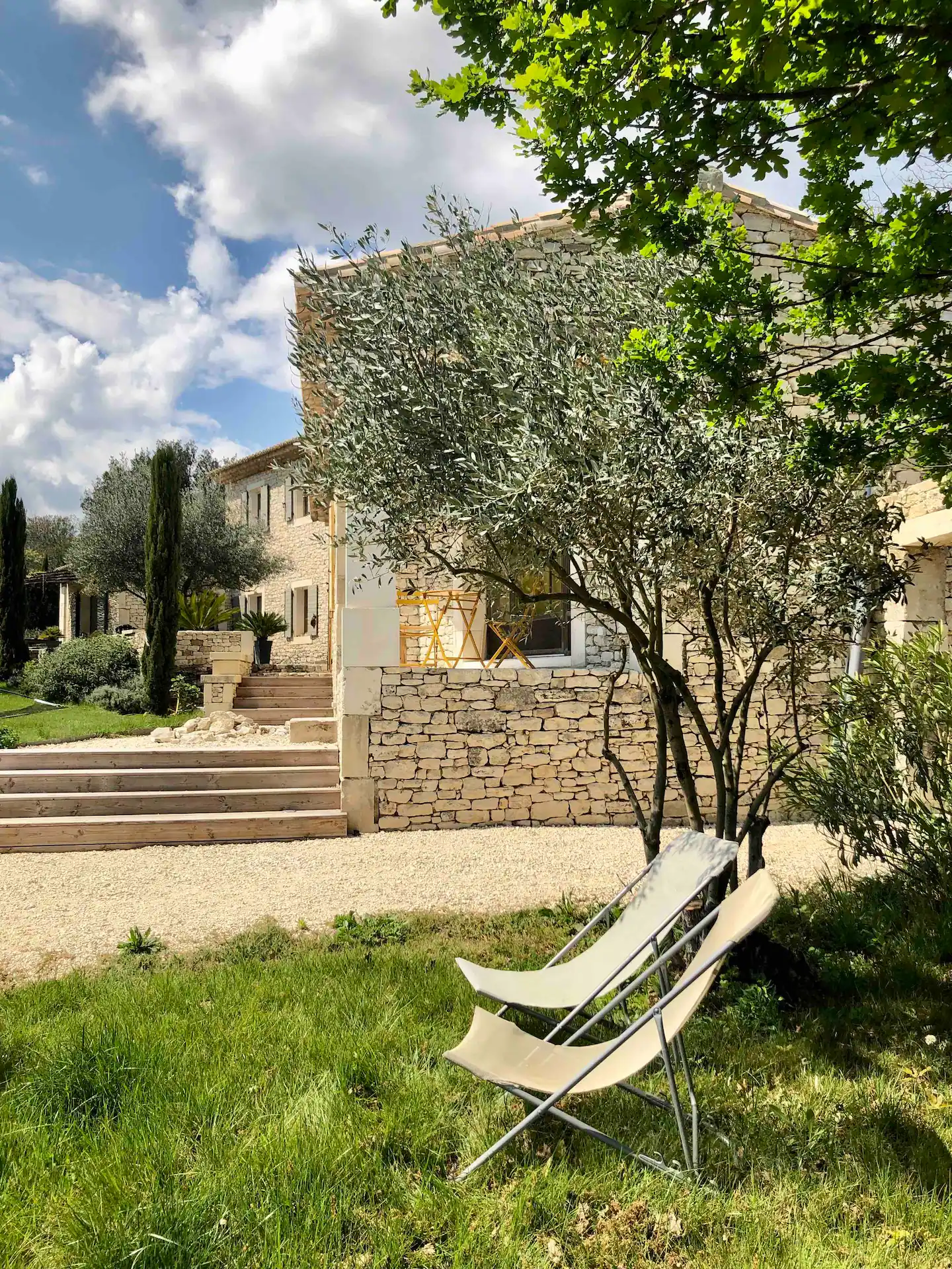 petite maison en pierres sèches Provence façon mini loft