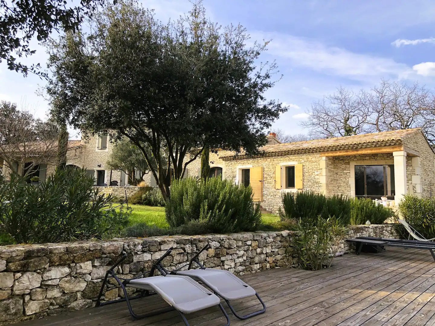 petite maison en pierres sèches Provence façon mini loft
