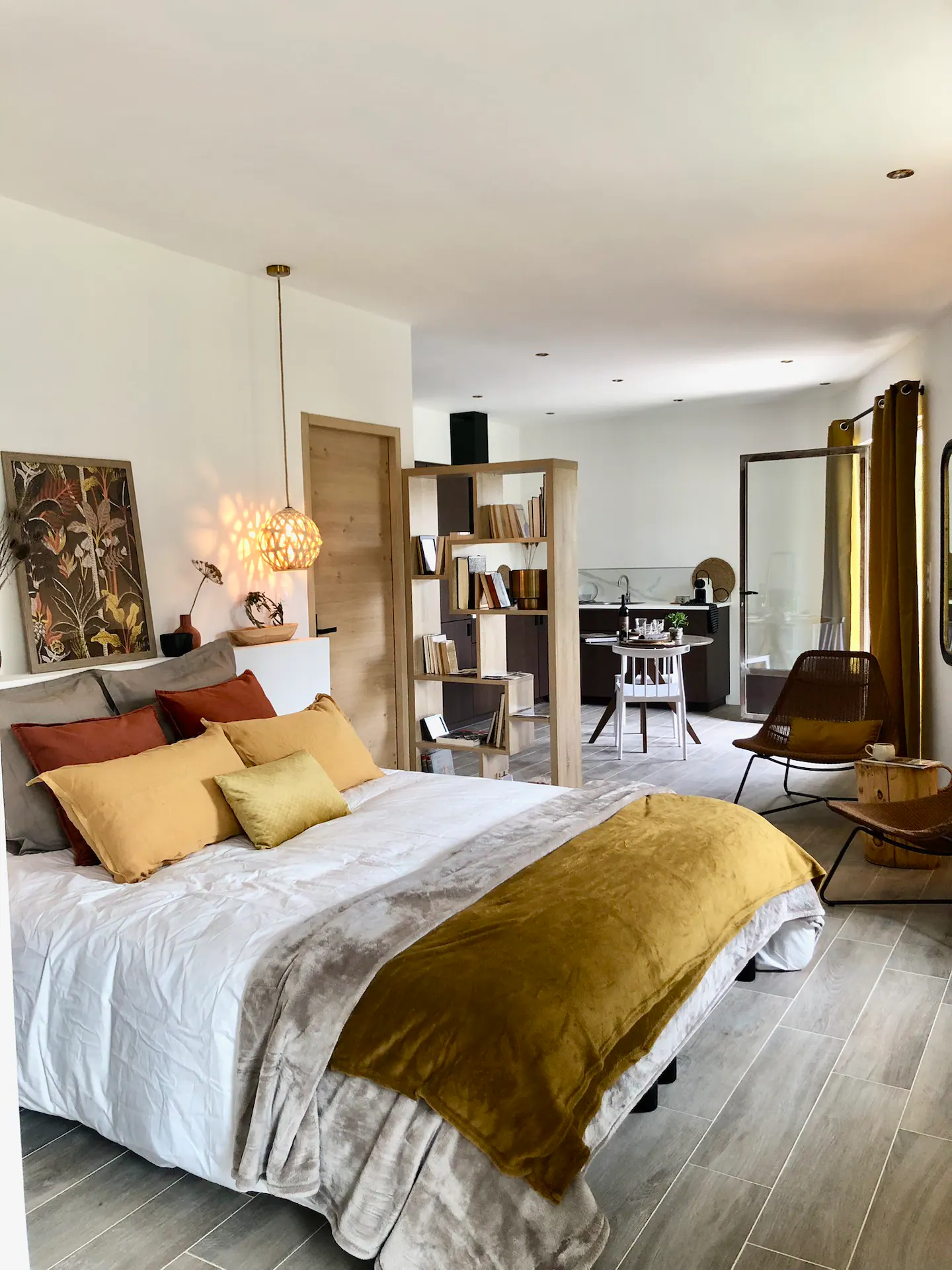 chambre petite maison en pierres sèches Provence façon mini loft