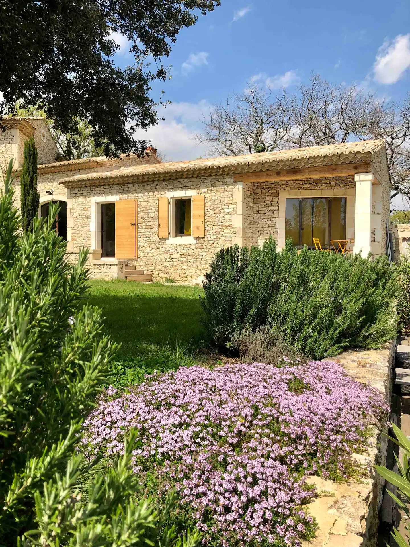 petite maison en pierres sèches Provence façon mini loft