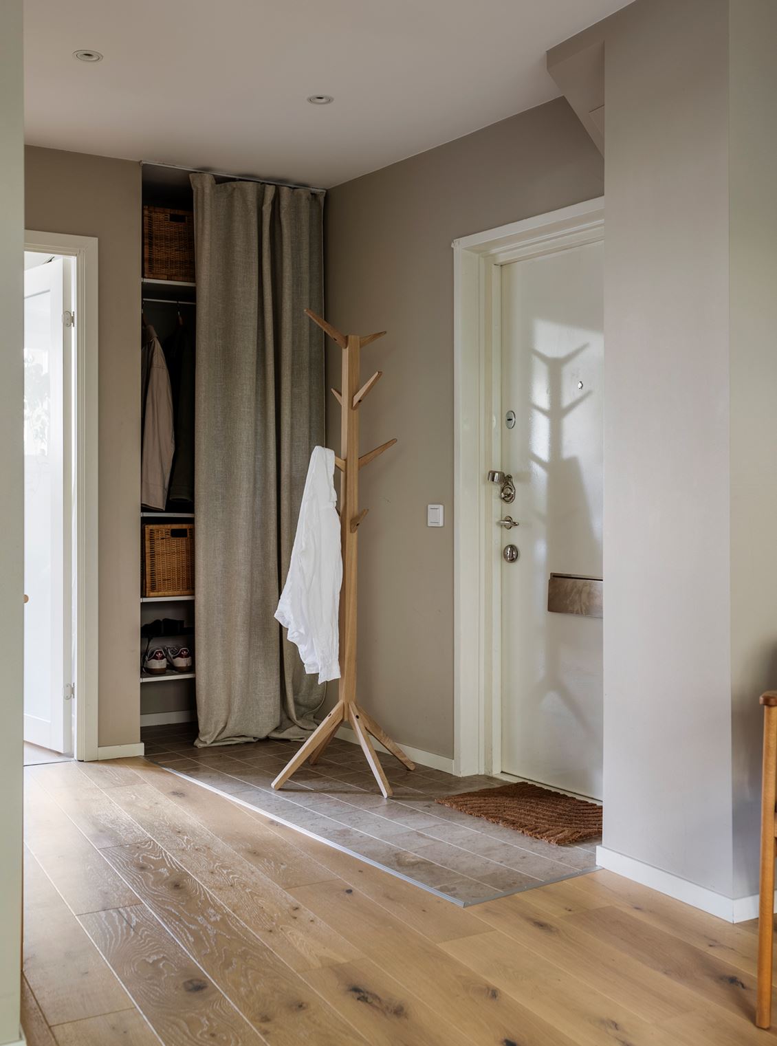 entrée murs gris appartement 50m2 décoration scandinave entrée murs gris appartement 50m2 décoration scandinave