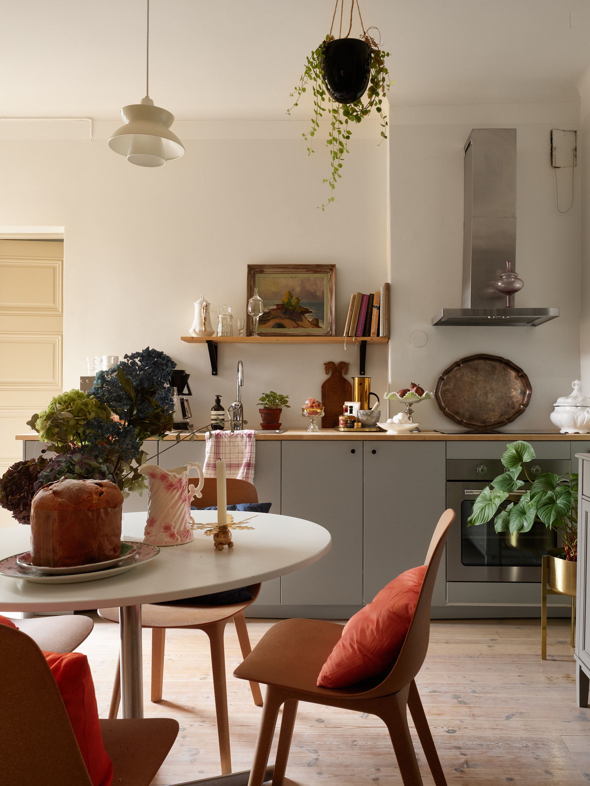 cuisine grise design dans appartement décoration vintage cuisine grise design dans appartement décoration vintage