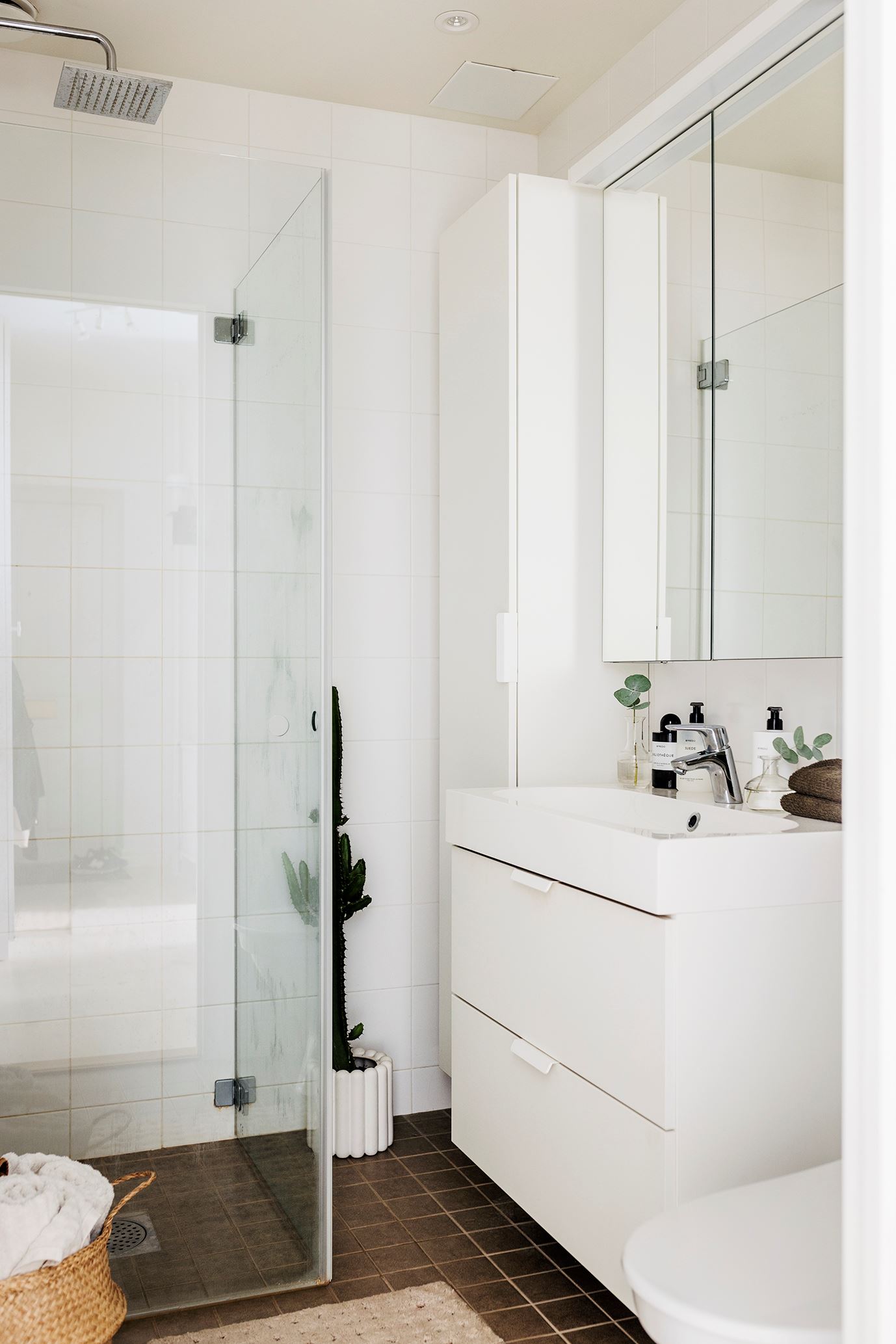 salle d salle d'eau design blanche