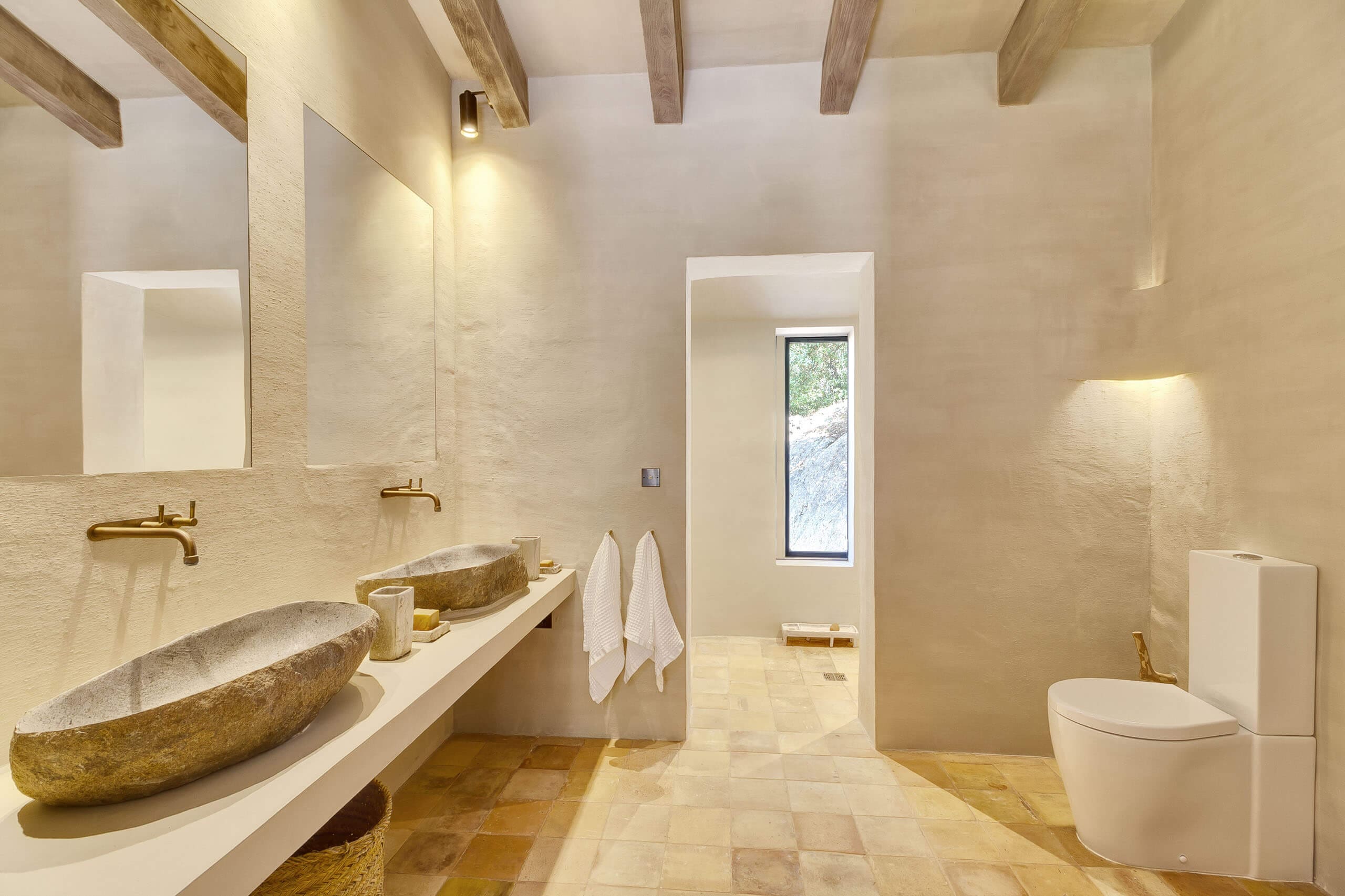 salle de bain avec poutres maison Majorque Casa Pride