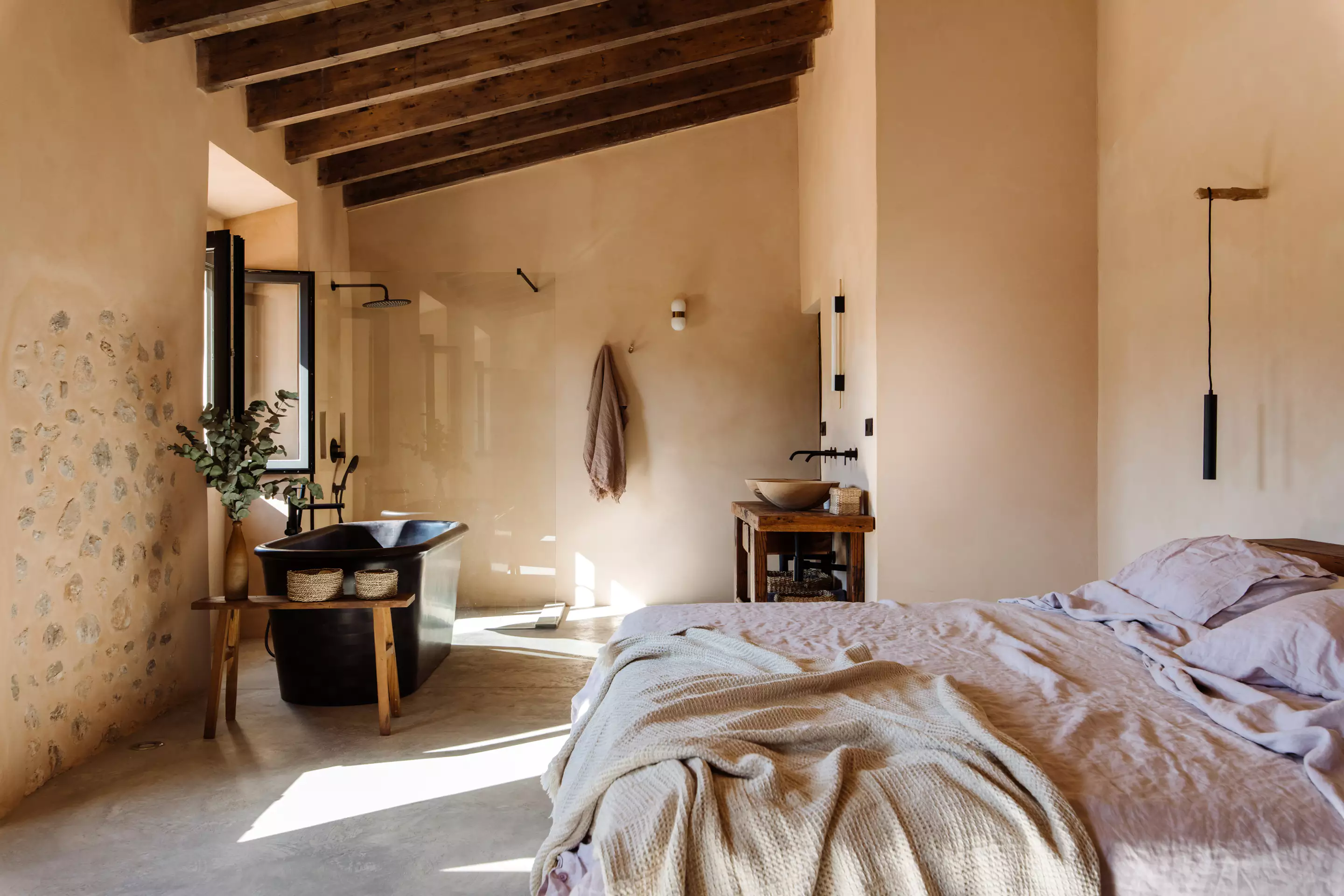 chambre avec salle de bain ouverte décoration méditerranéene contemporaine chambre avec salle de bain ouverte décoration méditerranéene contemporaine