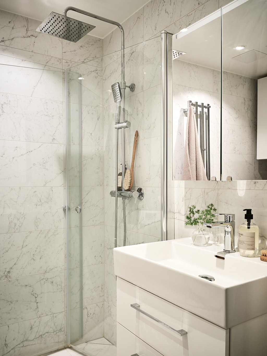 salle d'eau marbre blanc