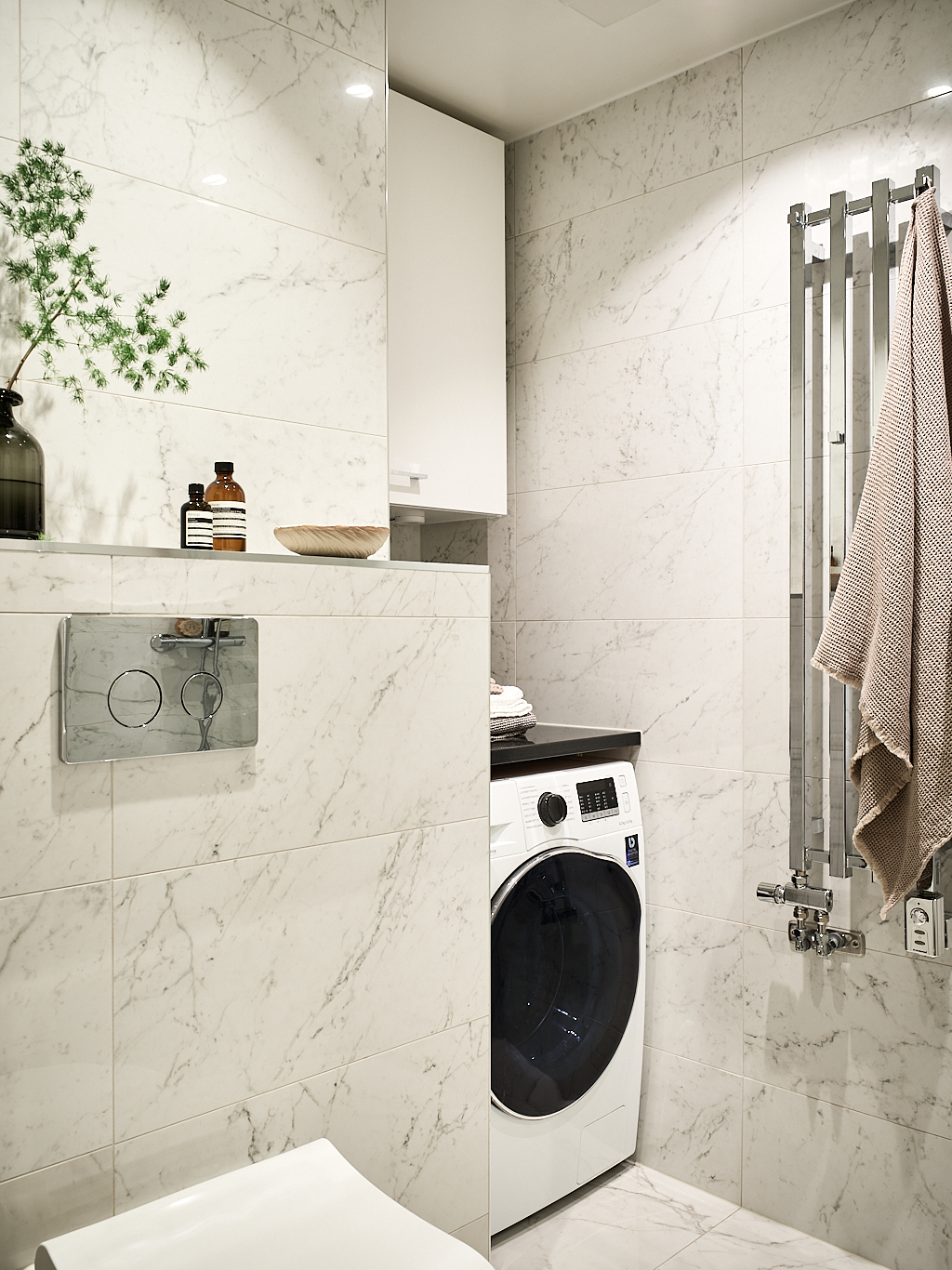 salle de bain marbre blanc