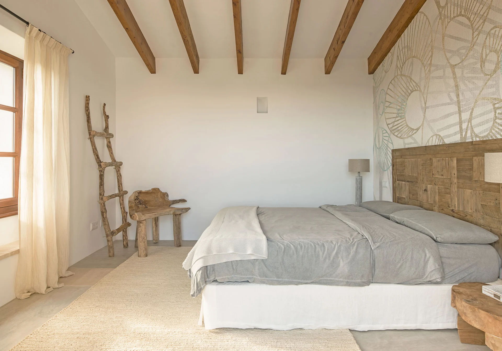 chambre avec poutres maison en pierres avec piscine Majorque chambre avec poutres maison en pierres avec piscine Majorque