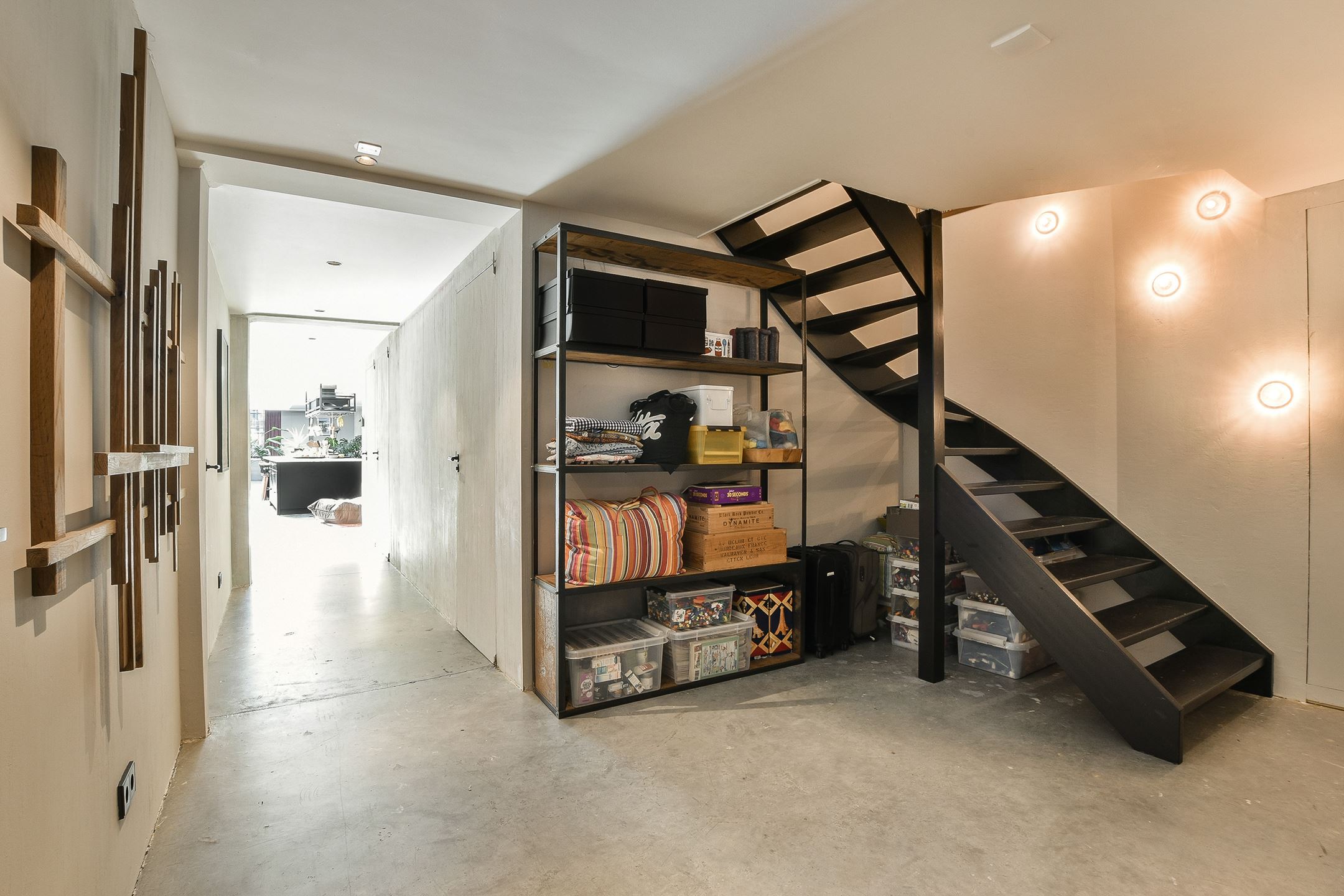 entrée avec escalier métal loft