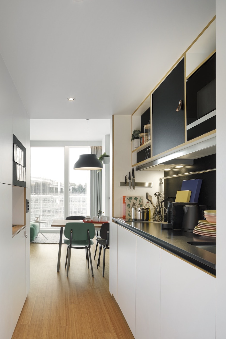 cuisine dans couloir appartement design Paris cuisine dans couloir appartement design Paris