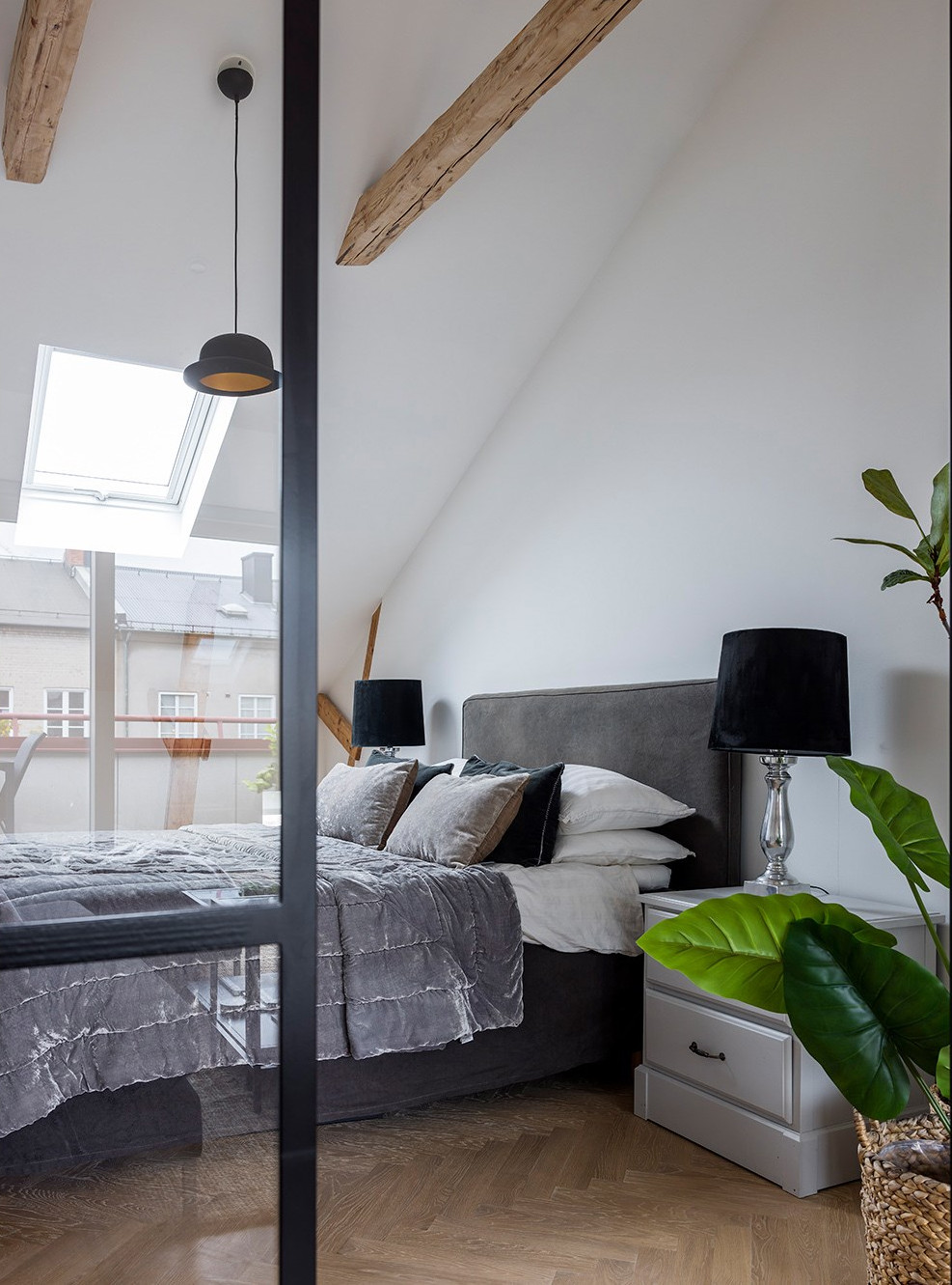 chambre avec verrière et poutres décoration moderne chambre avec verrière et poutres décoration moderne