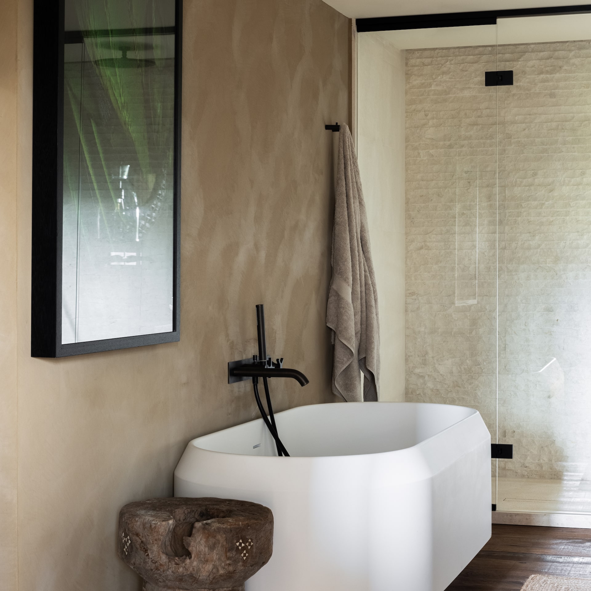 salle de bain murs enduits