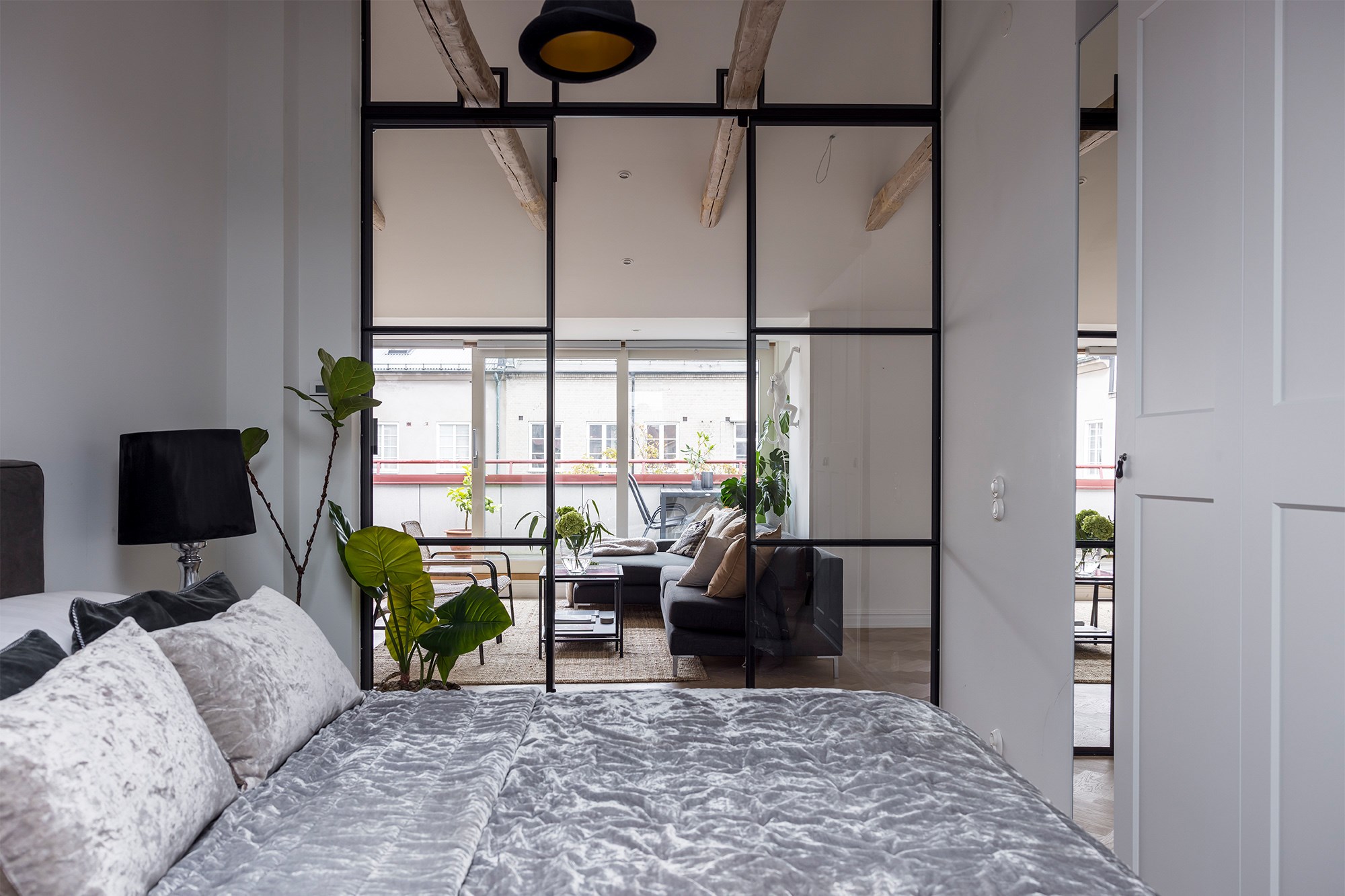 chambre avec verrière et poutres décoration moderne chambre avec verrière et poutres décoration moderne