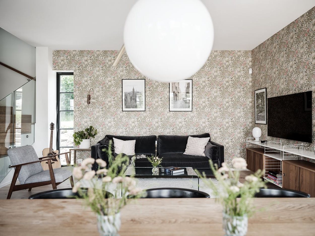 salon avec papier-peint