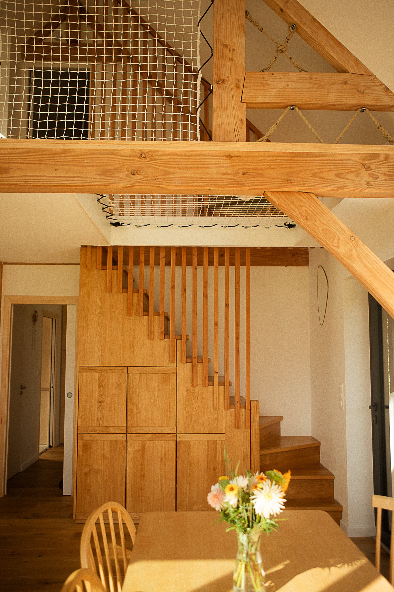 salon avec mezzanine maison en bois monts d'Arrée Douarenn