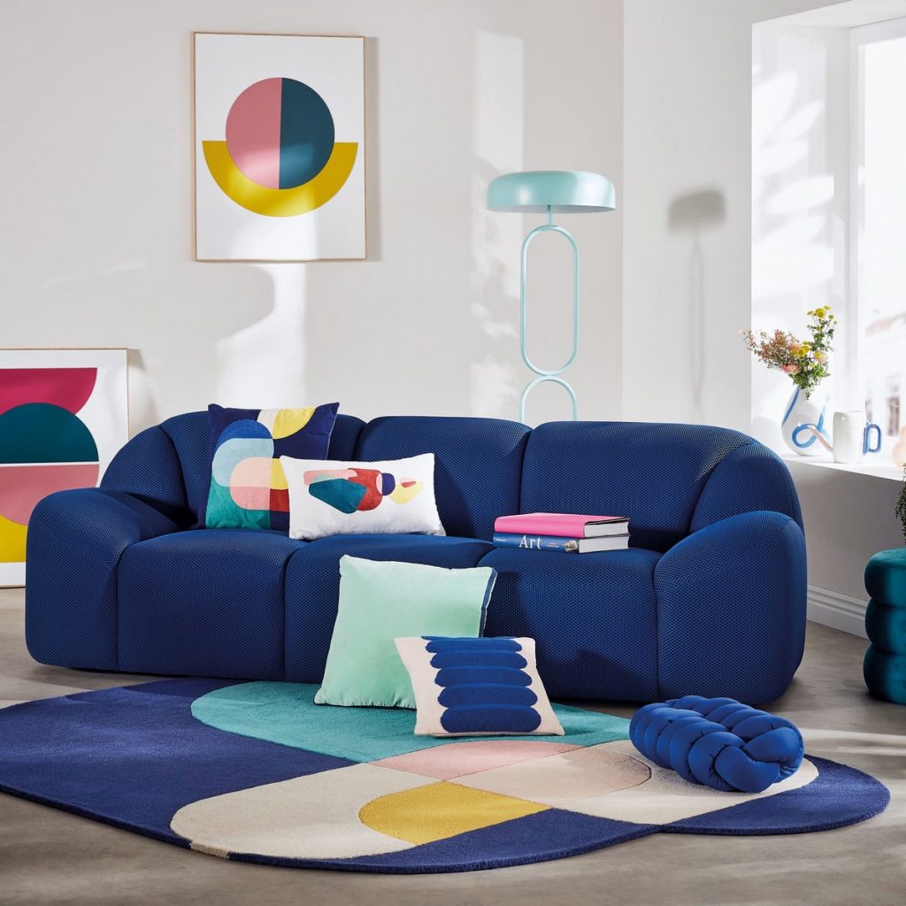 salon canapé bleu Maisons du Monde 2024