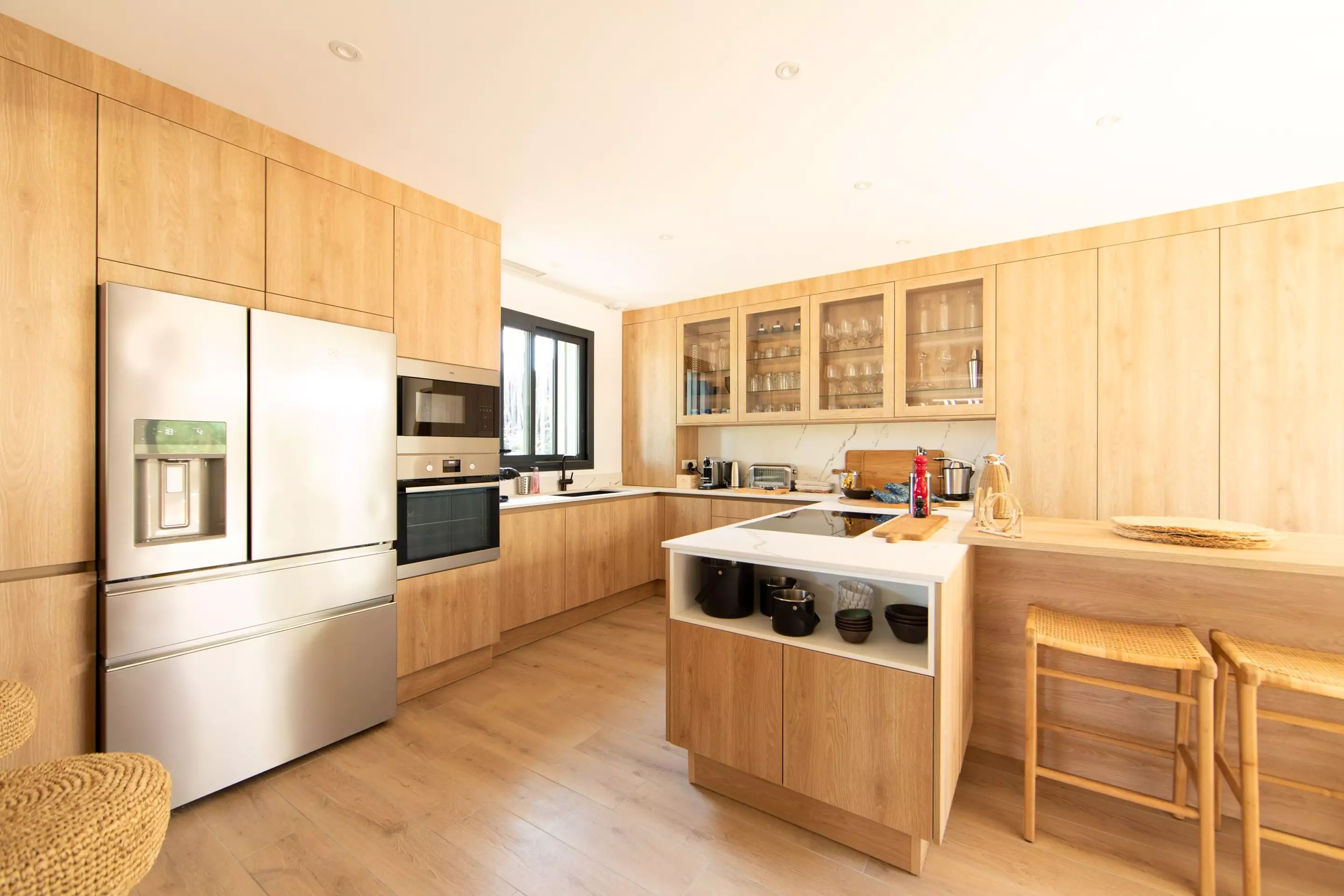 cuisine en bois clair villa Mélyne Cap Ferret cuisine en bois clair villa Mélyne Cap Ferret