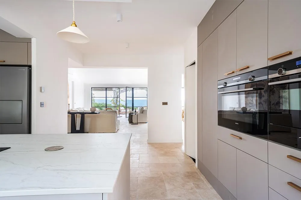 cuisine blanche design Mas du Loriot
