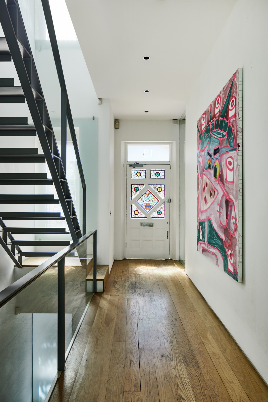 entrée avec escalier design maison agrandie Londres avec extension contemporaine entrée avec escalier design maison agrandie Londres avec extension contemporaine