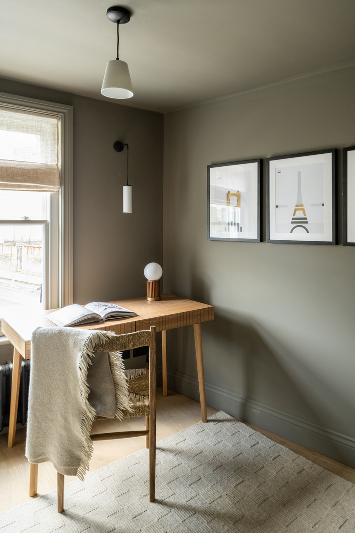 espace bureau dans chambre mur kaki