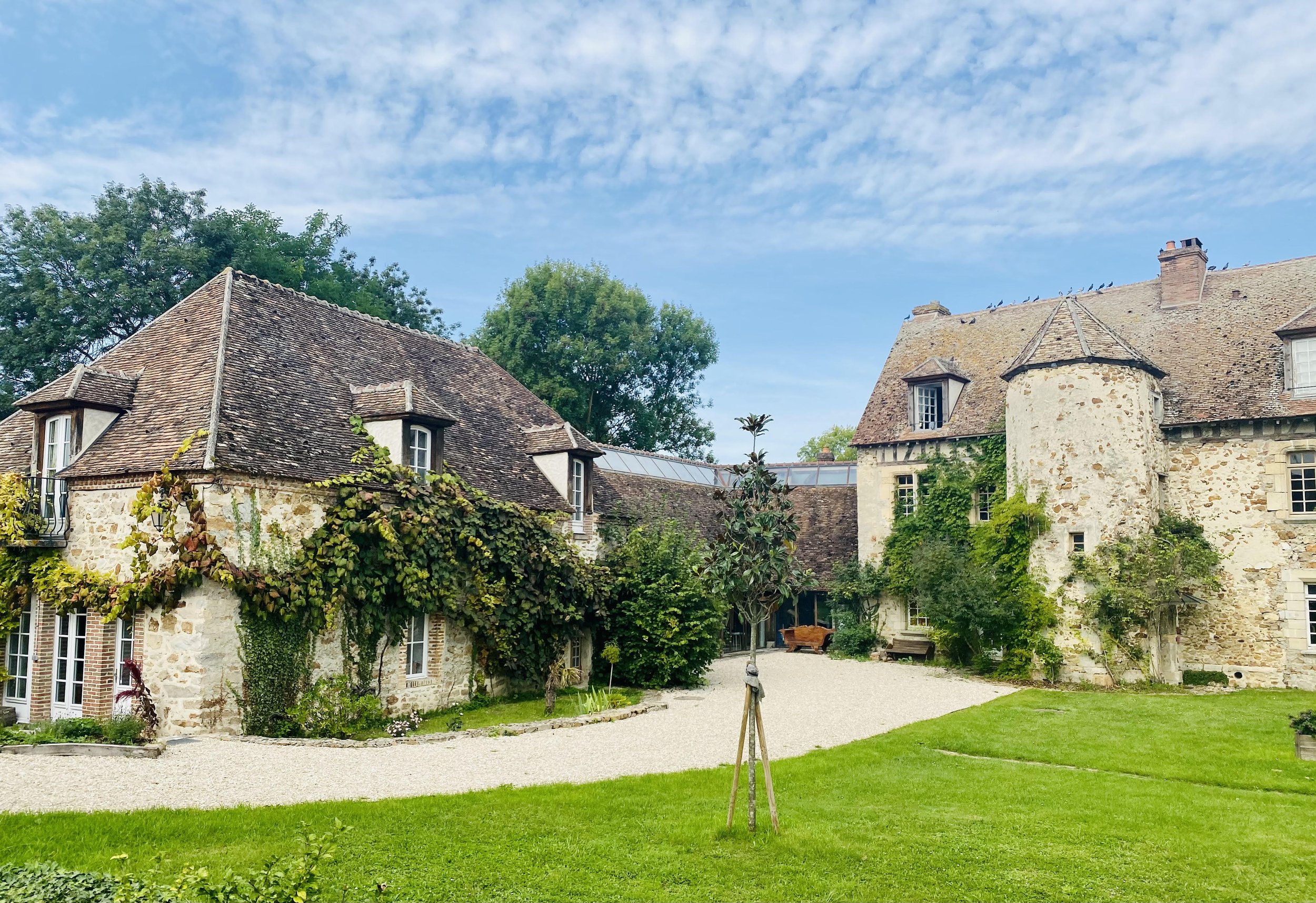vieille maison rustique et française décoration classique chic Le Prieuré à Marney-sur-Seine vieille maison rustique et française décoration classique chic Le Prieuré à Marney-sur-Seine