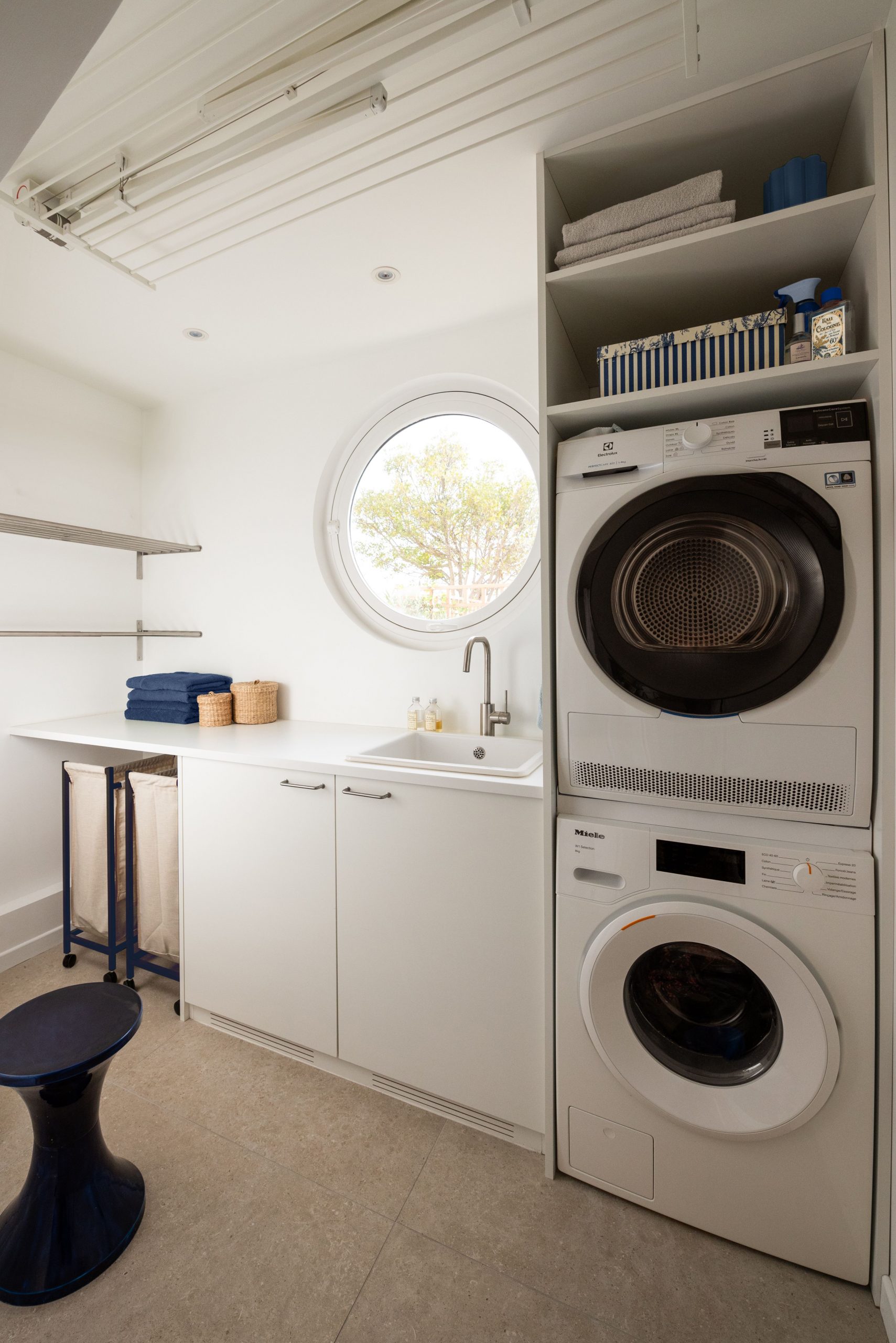 buanderie appartement Paris Studio Castille Photo : © Cassandre Favaro buanderie appartement Paris Studio Castille Photo : © Cassandre Favaro