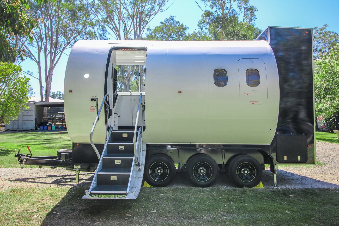 tiny house dans fuselage avion tiny house dans fuselage avion