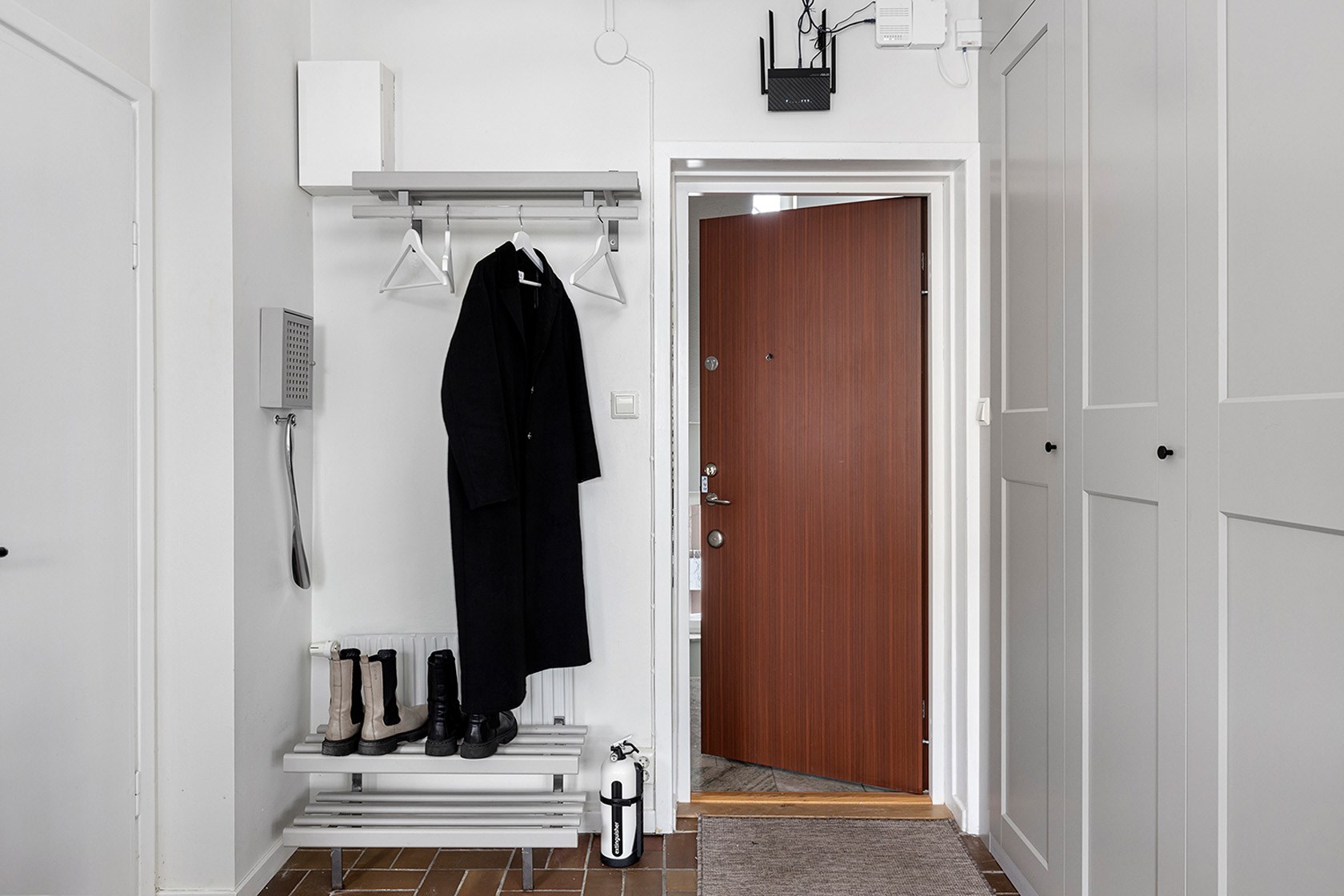entrée avec porte-manteaux entrée avec porte-manteaux