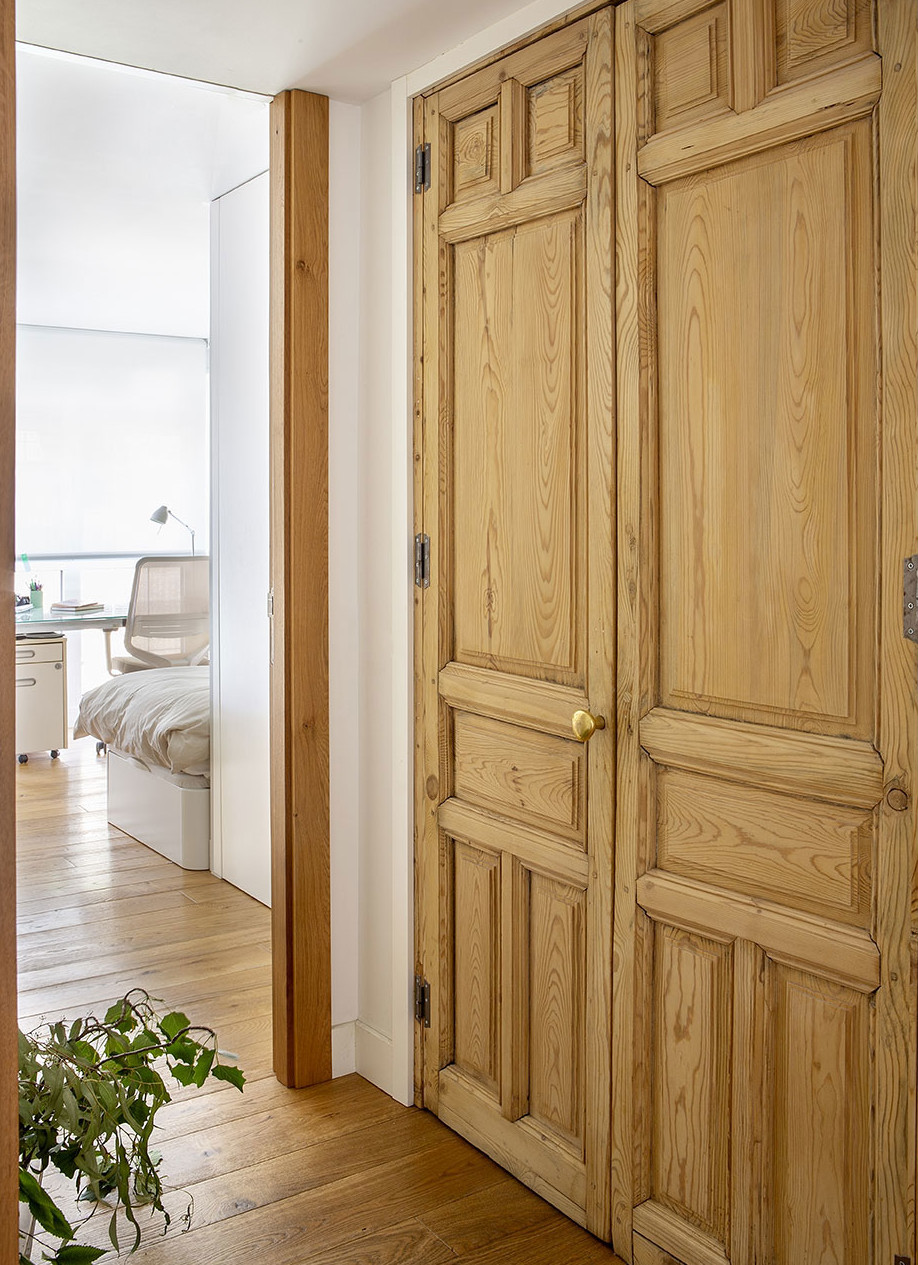 entrée avec placard bois 