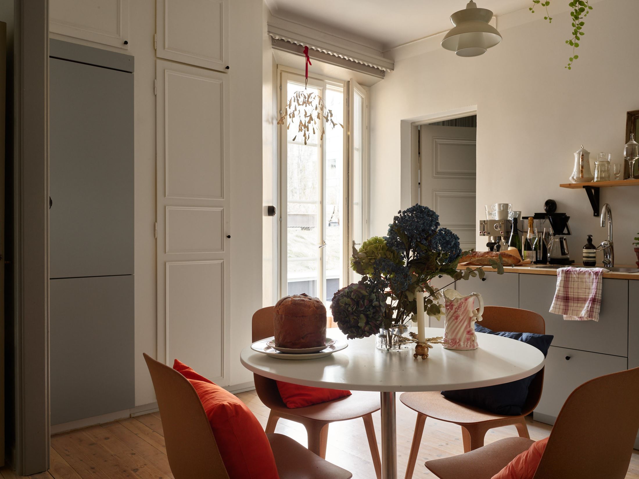 cuisine grise design dans appartement décoration vintage cuisine grise design dans appartement décoration vintage