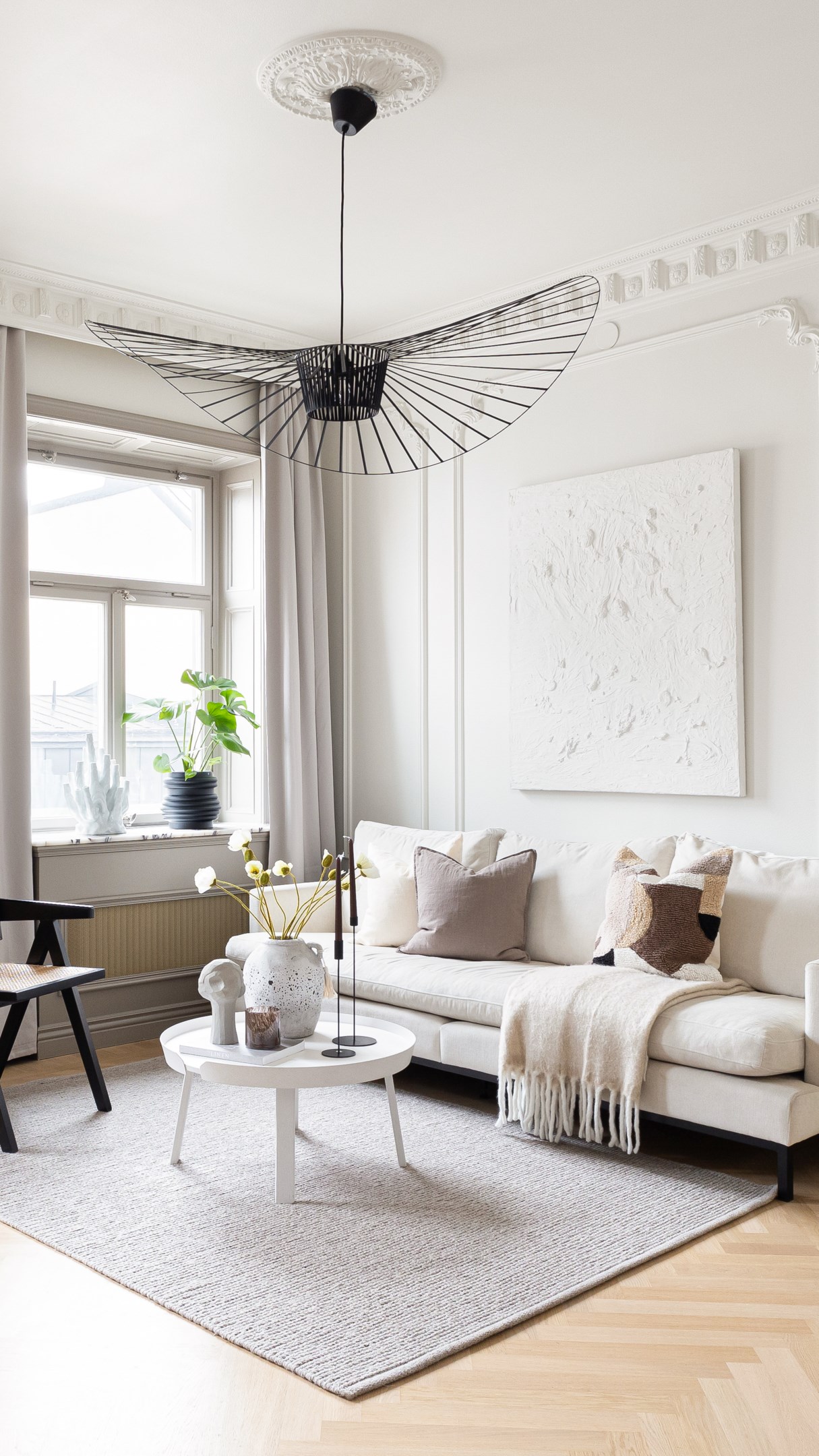 salon avec moulures décoration blanche scandinave salon avec moulures décoration blanche scandinave