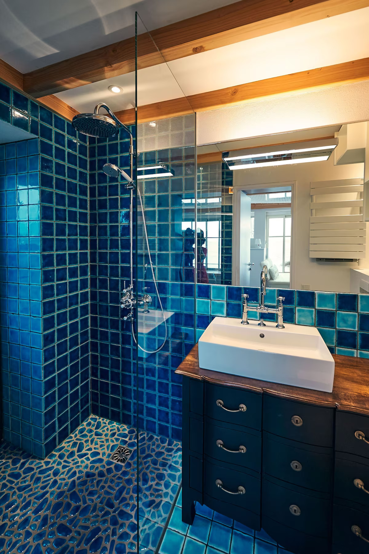 salle de bain bleue La maison du douanier Concarneau salle de bain bleue La maison du douanier Concarneau